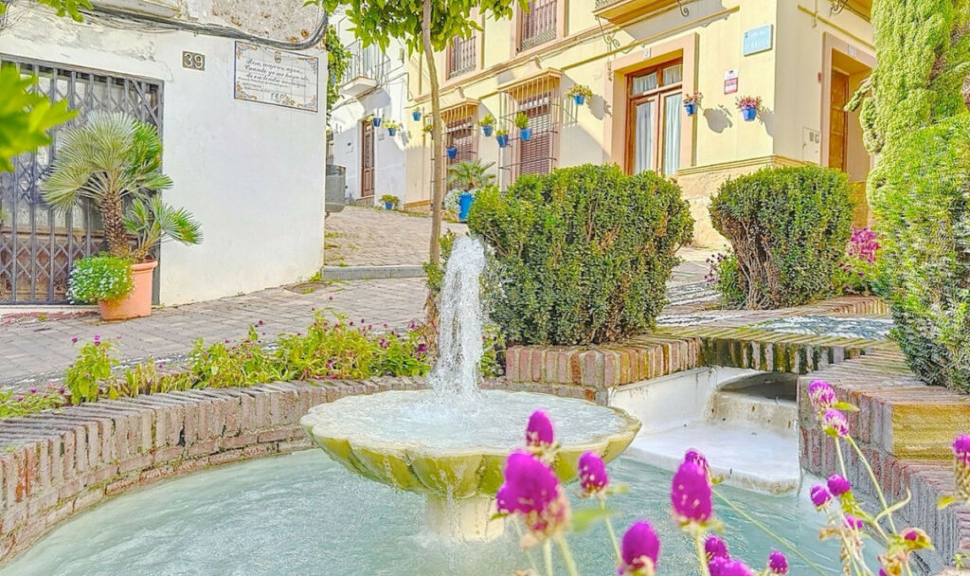Resale - House -
Estepona