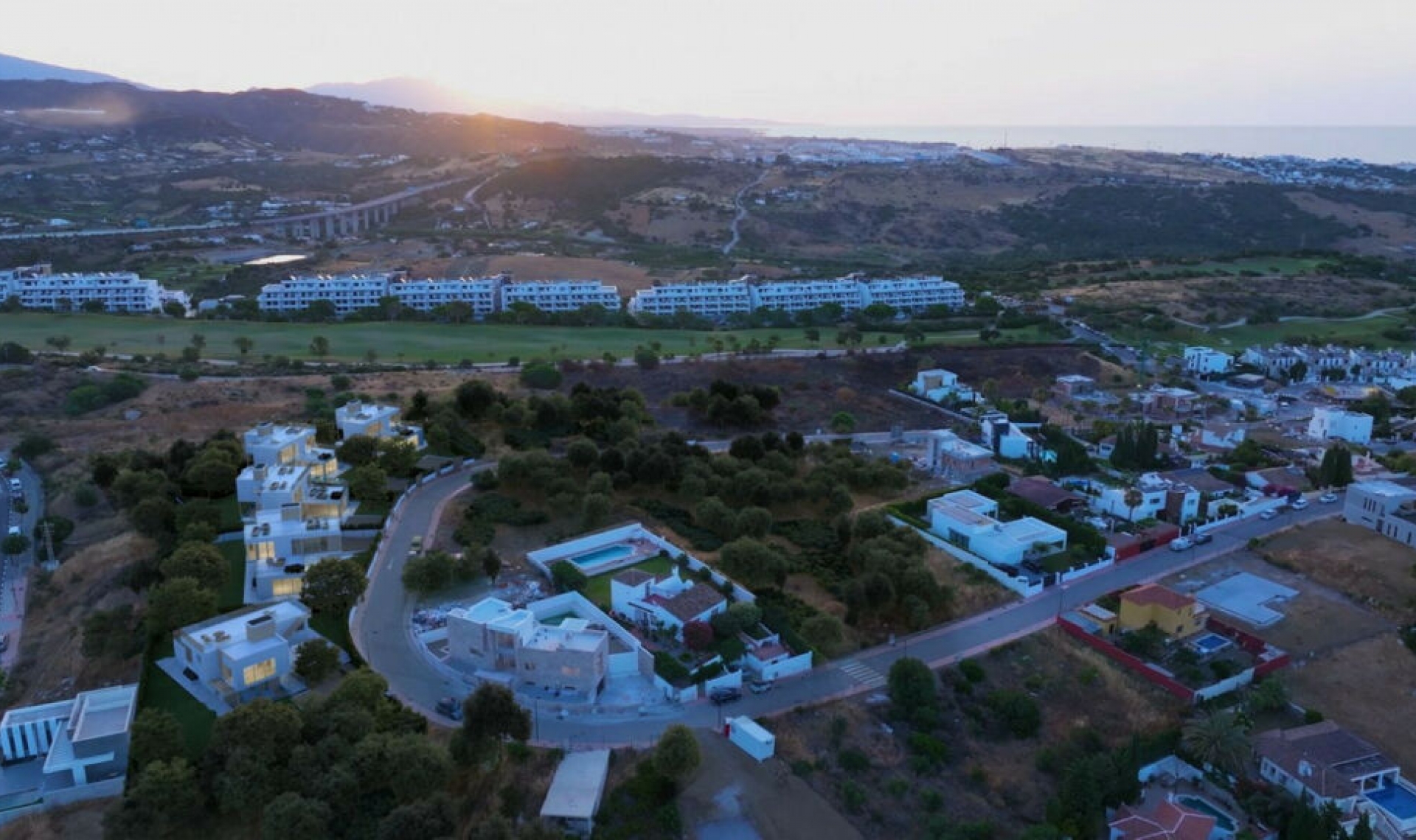Resale - House -
Estepona