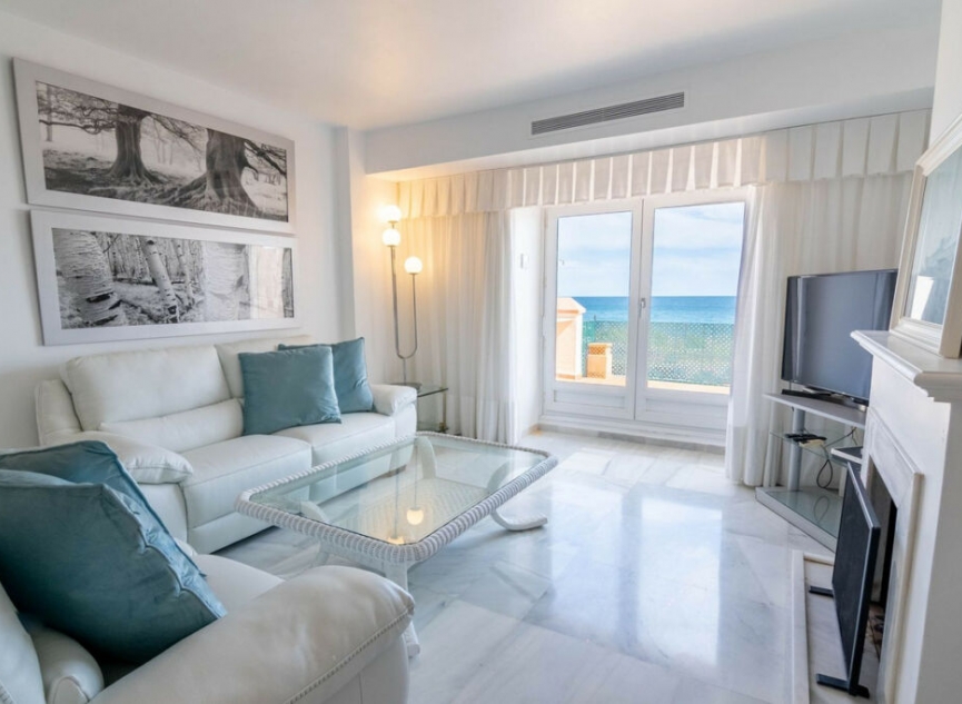 Resale - House -
Estepona