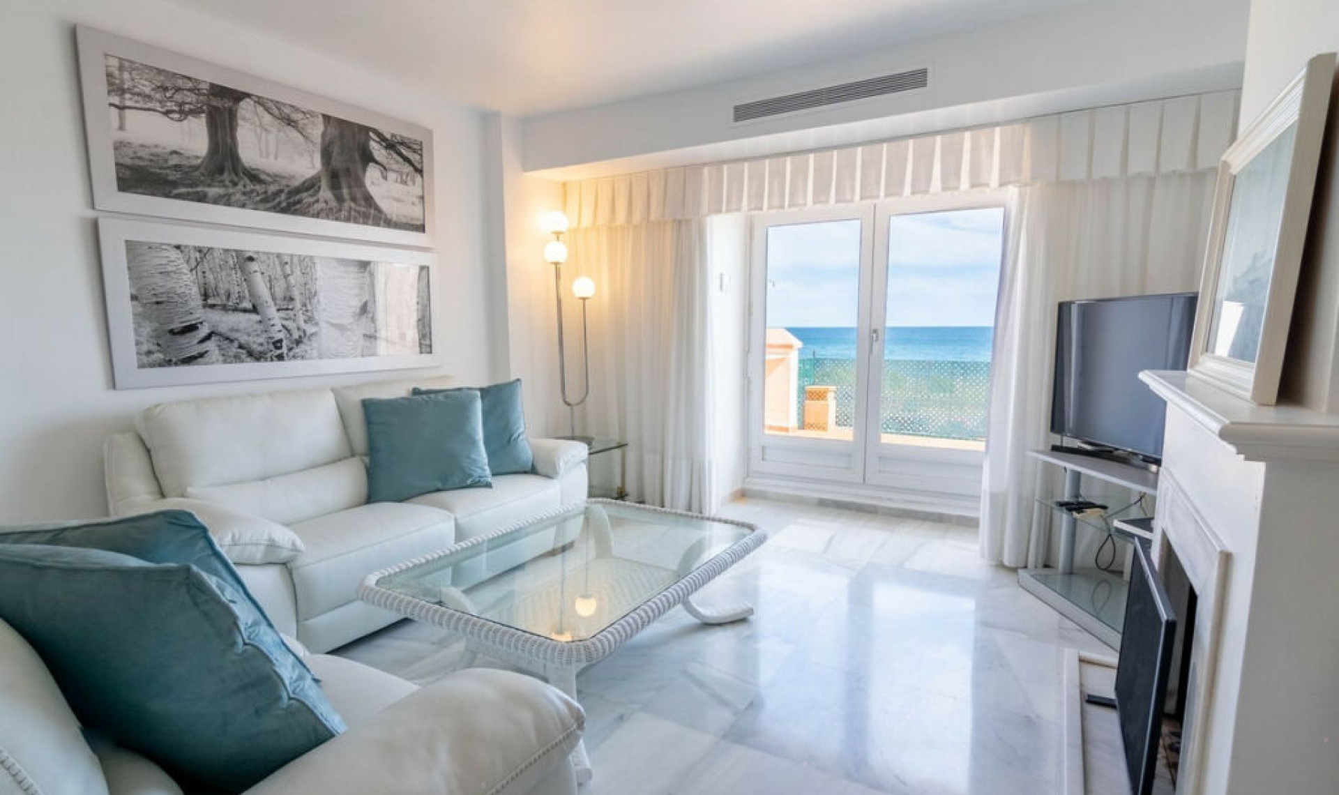 Resale - House -
Estepona