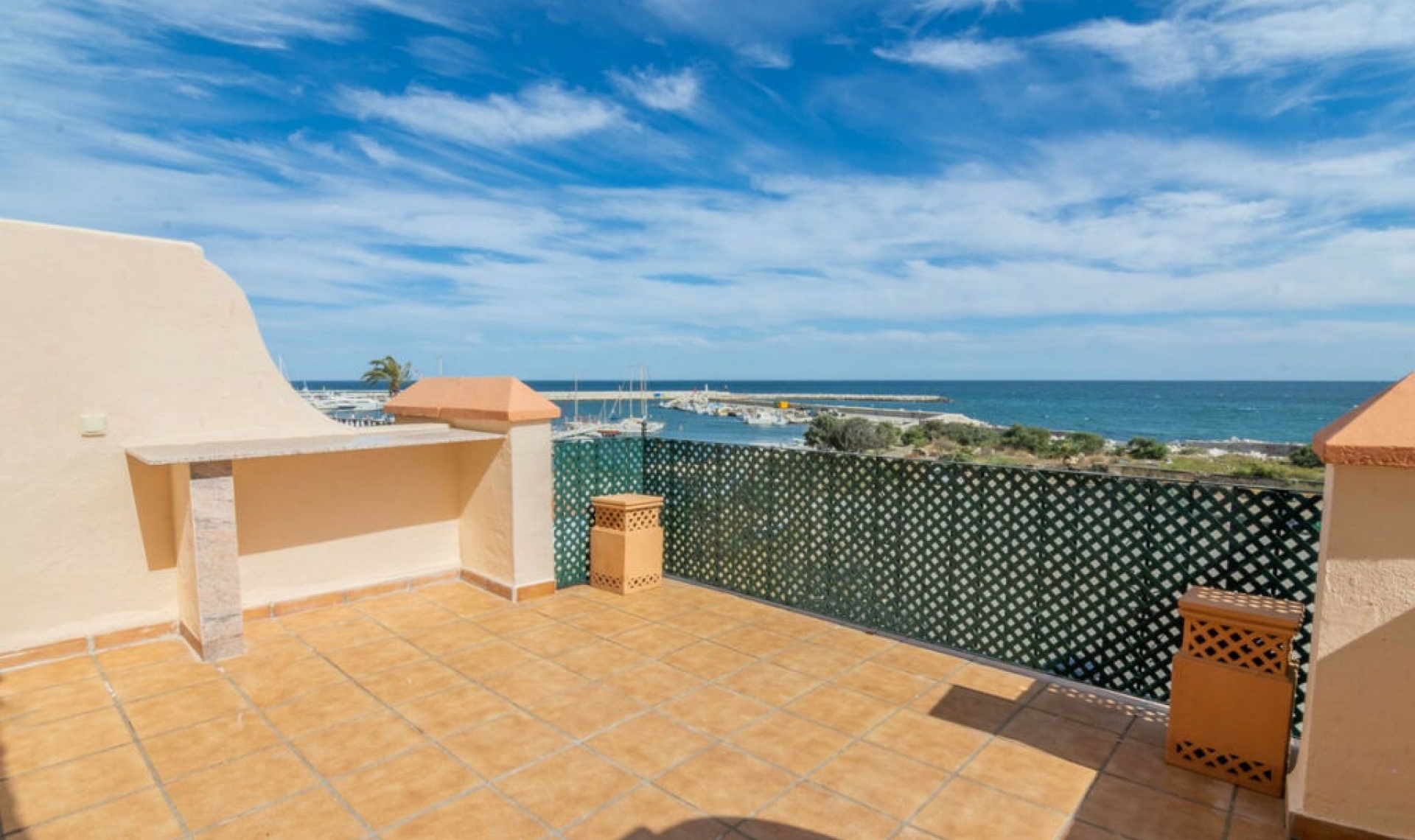 Resale - House -
Estepona