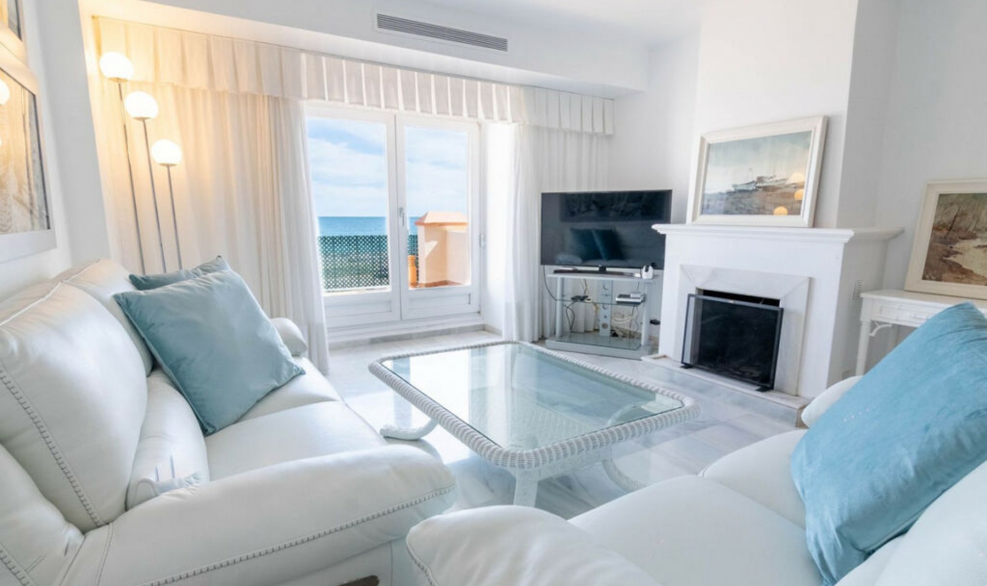 Resale - House -
Estepona