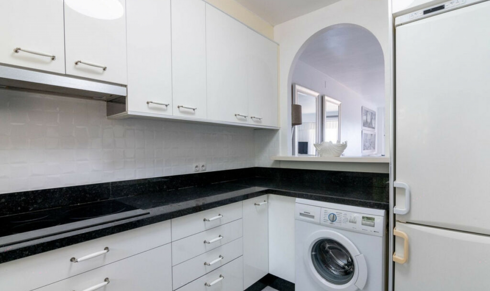 Resale - House -
Estepona