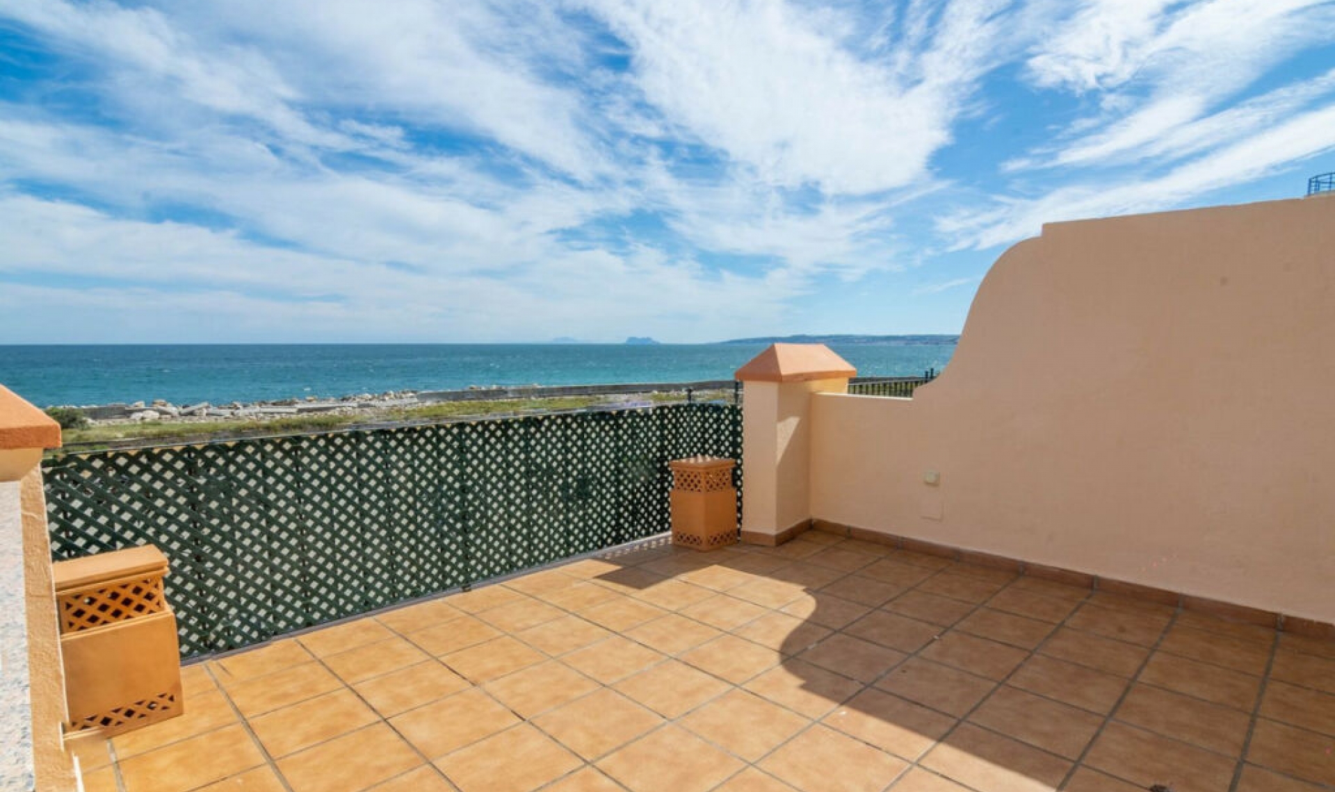 Resale - House -
Estepona