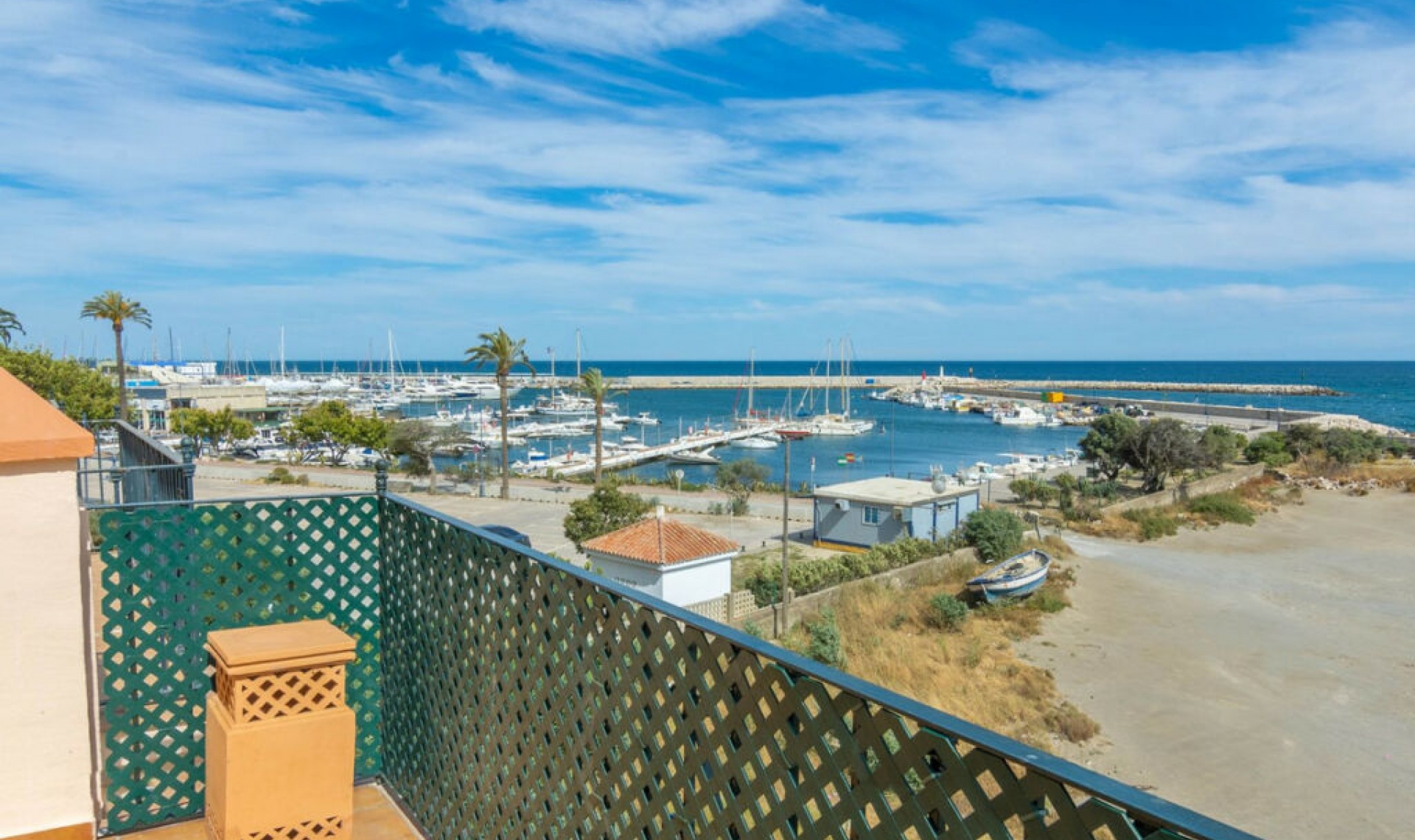 Resale - House -
Estepona