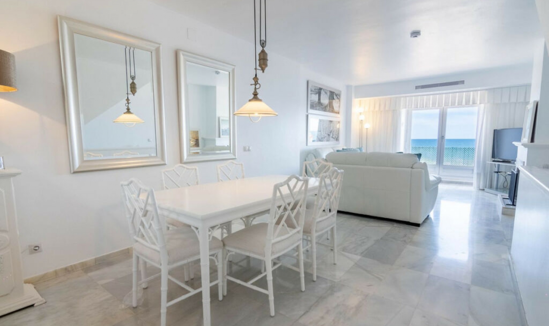 Resale - House -
Estepona