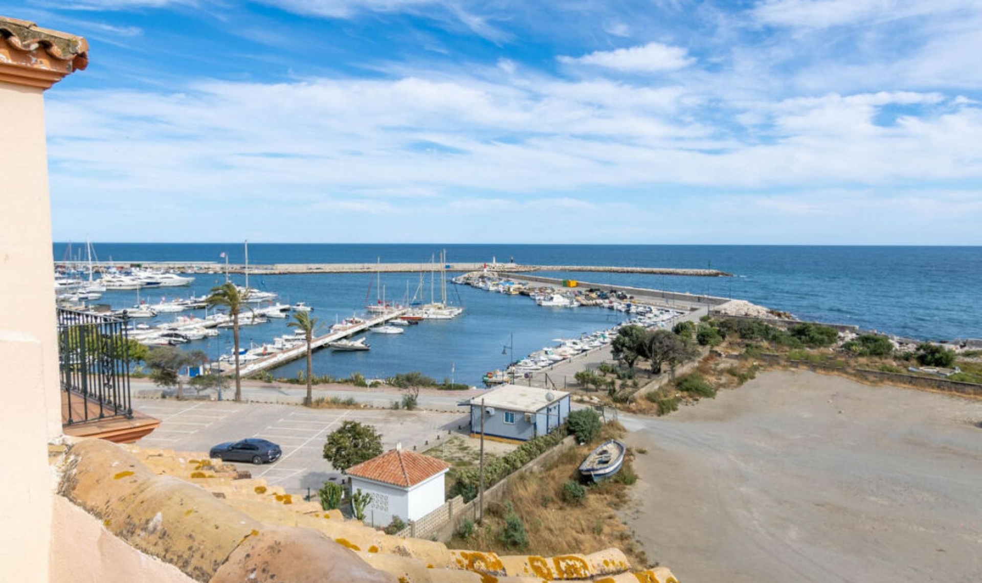 Resale - House -
Estepona