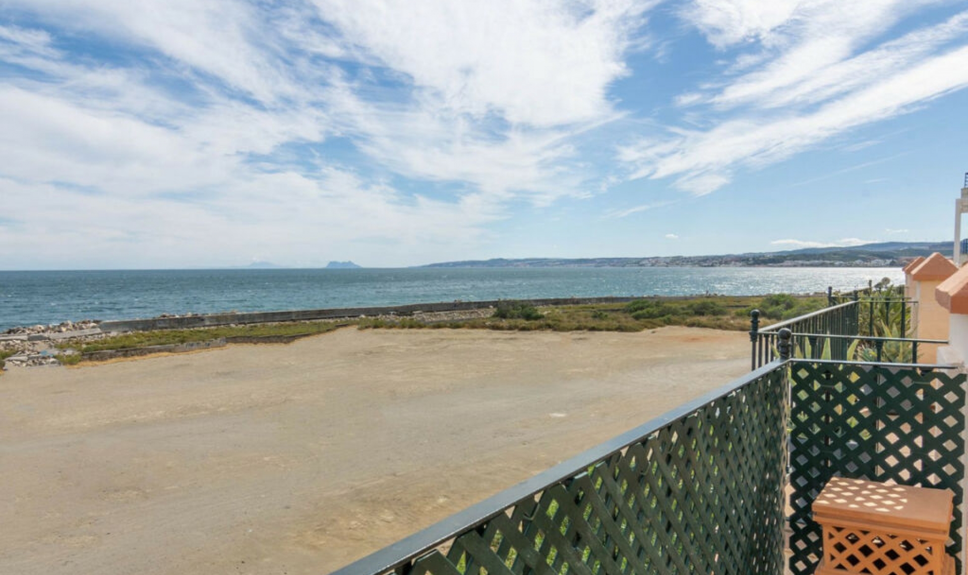 Resale - House -
Estepona