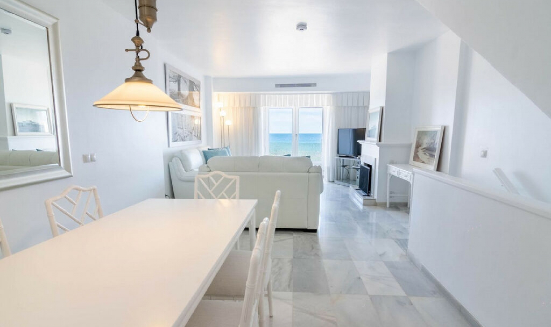 Resale - House -
Estepona