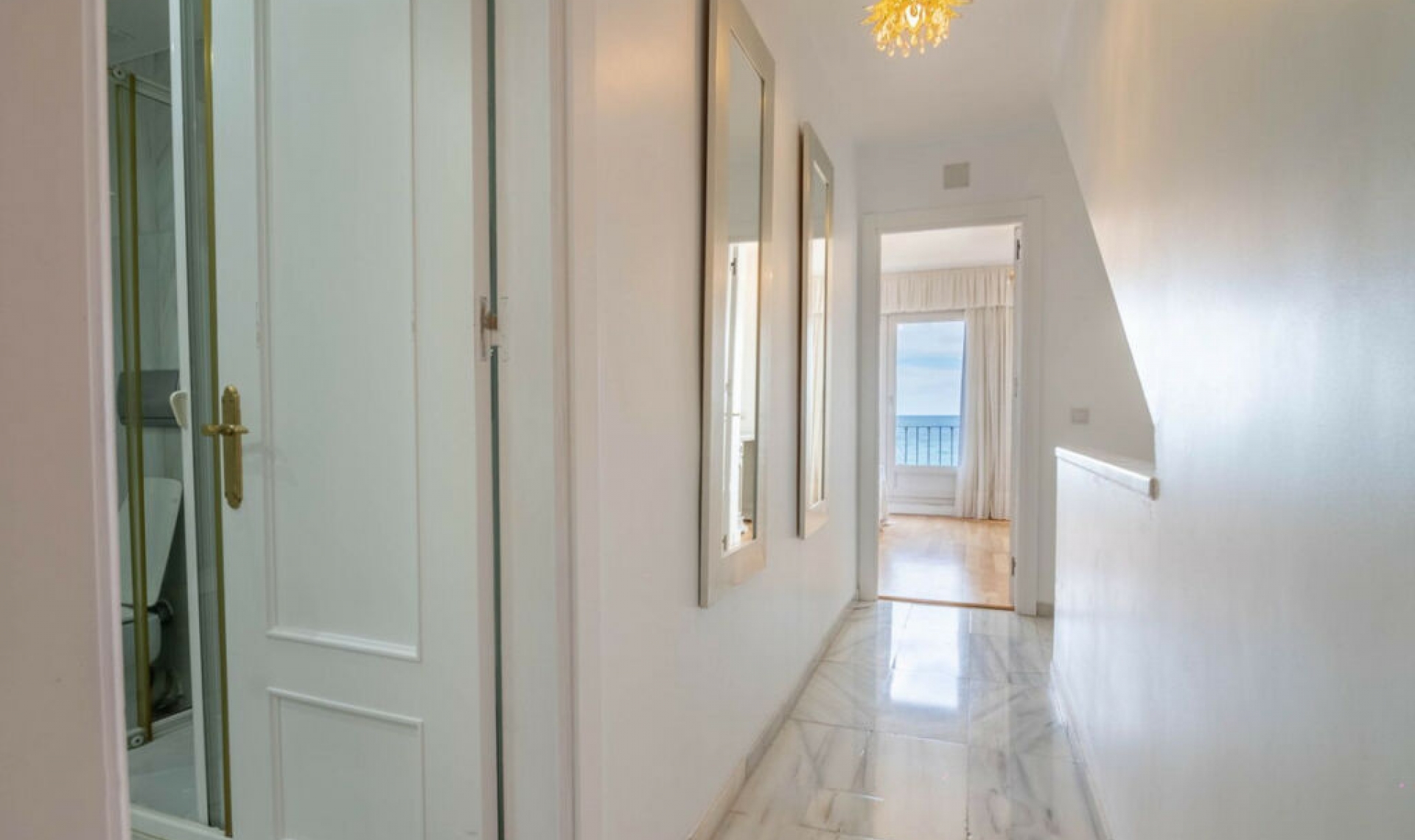 Resale - House -
Estepona