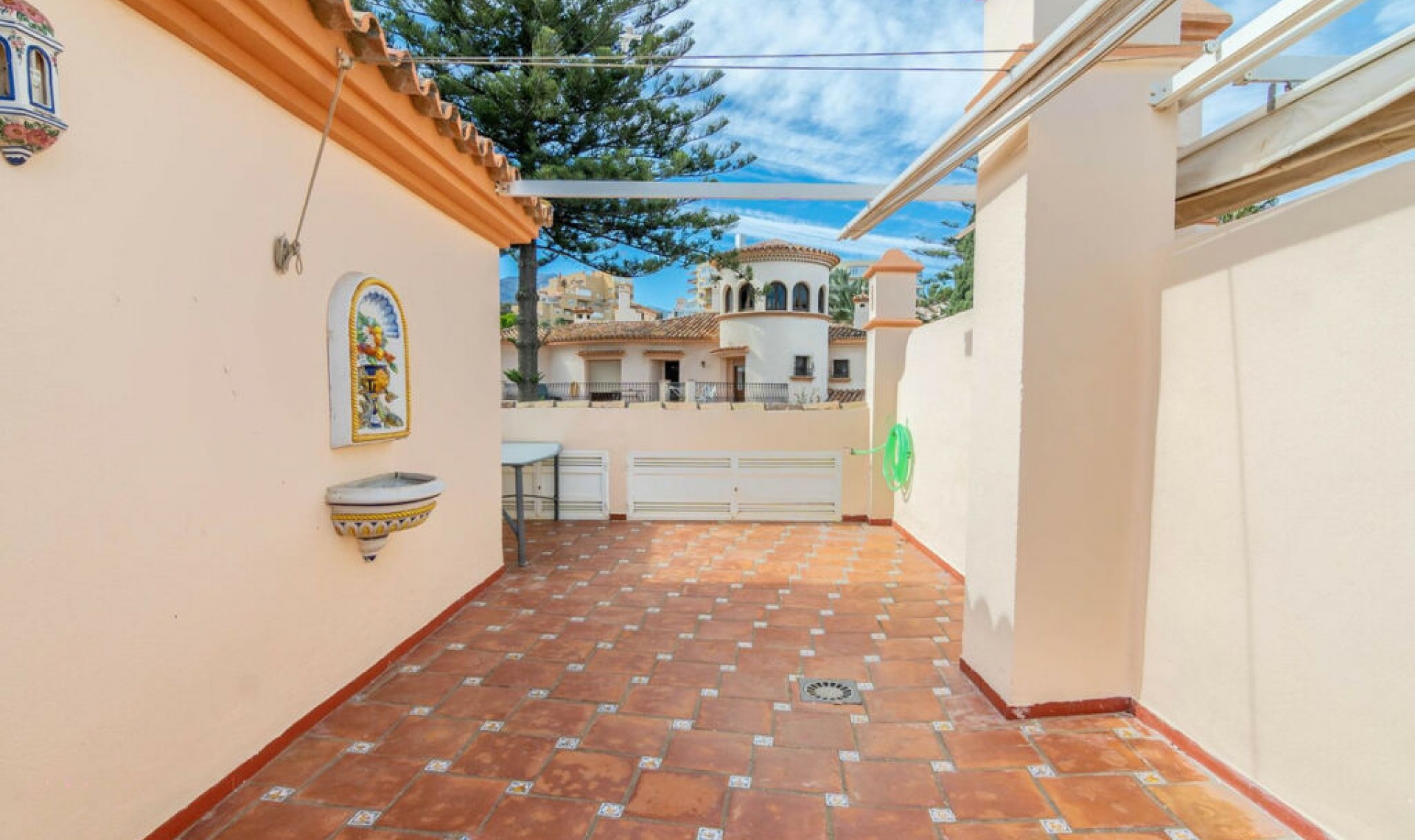 Resale - House -
Estepona