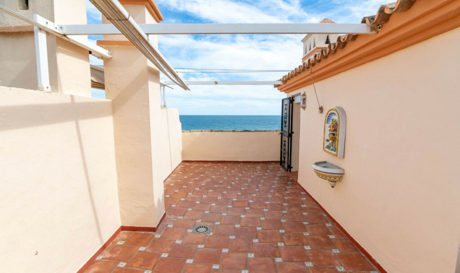 Resale - House -
Estepona