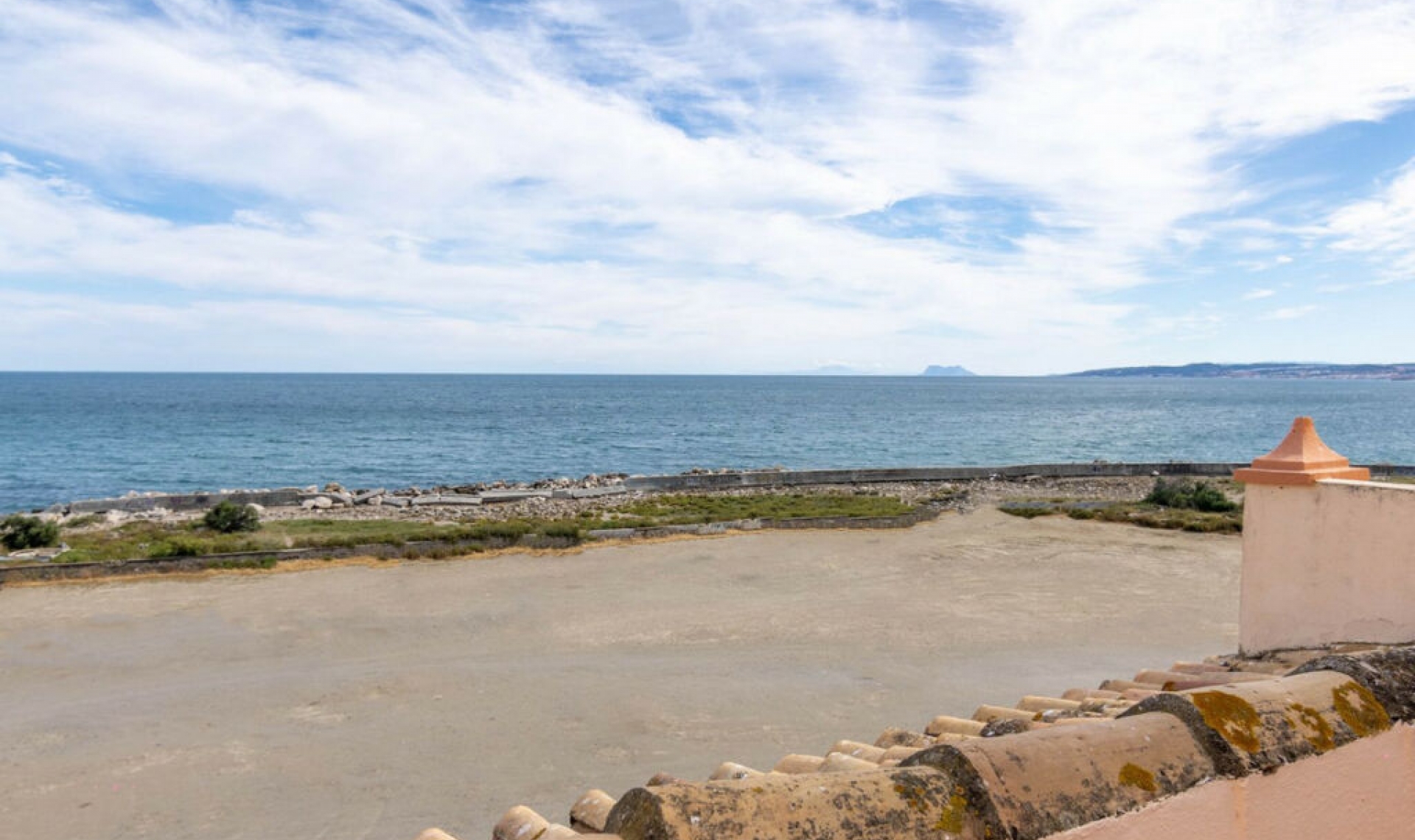 Resale - House -
Estepona