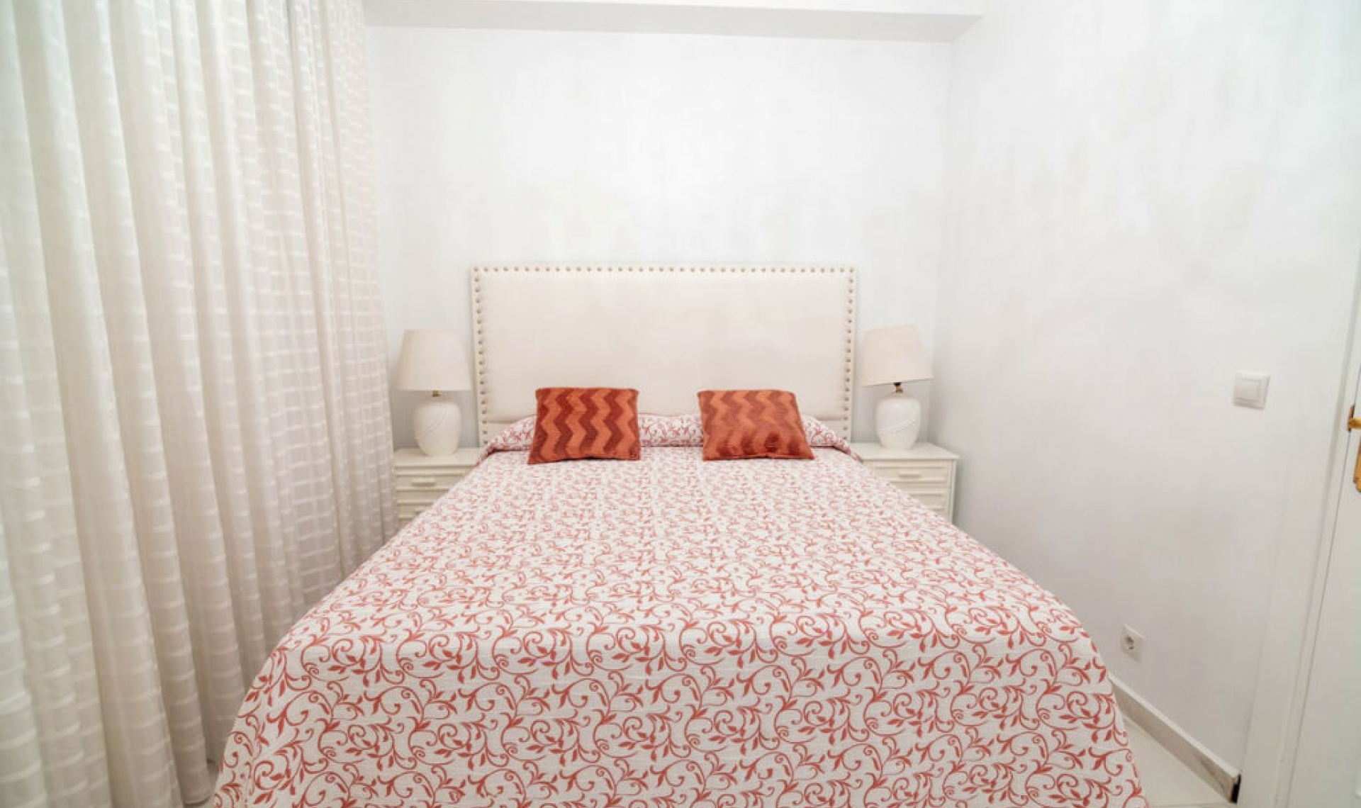 Resale - House -
Estepona