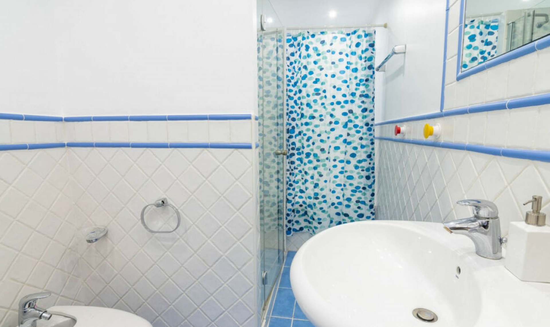 Resale - House -
Estepona