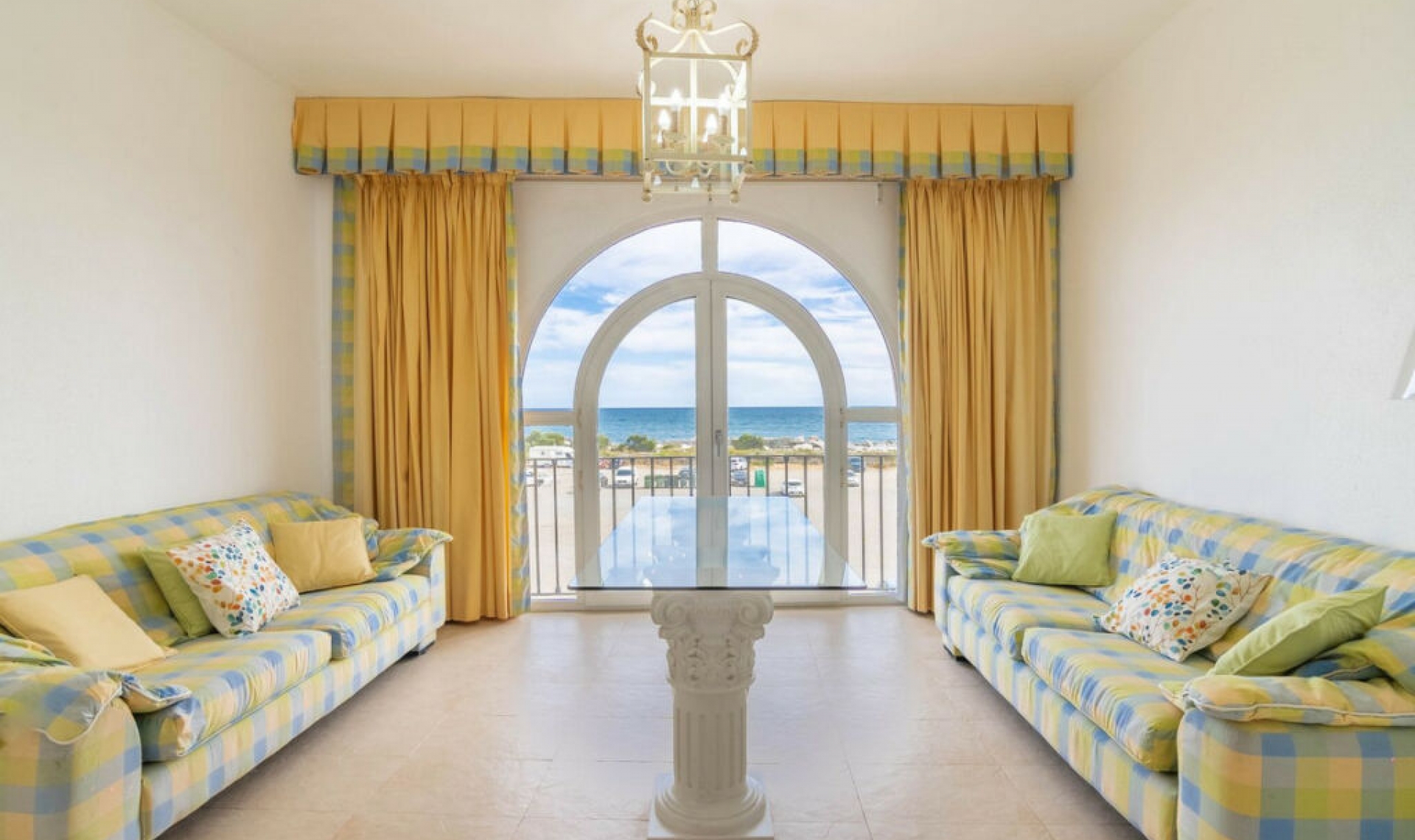 Resale - House -
Estepona