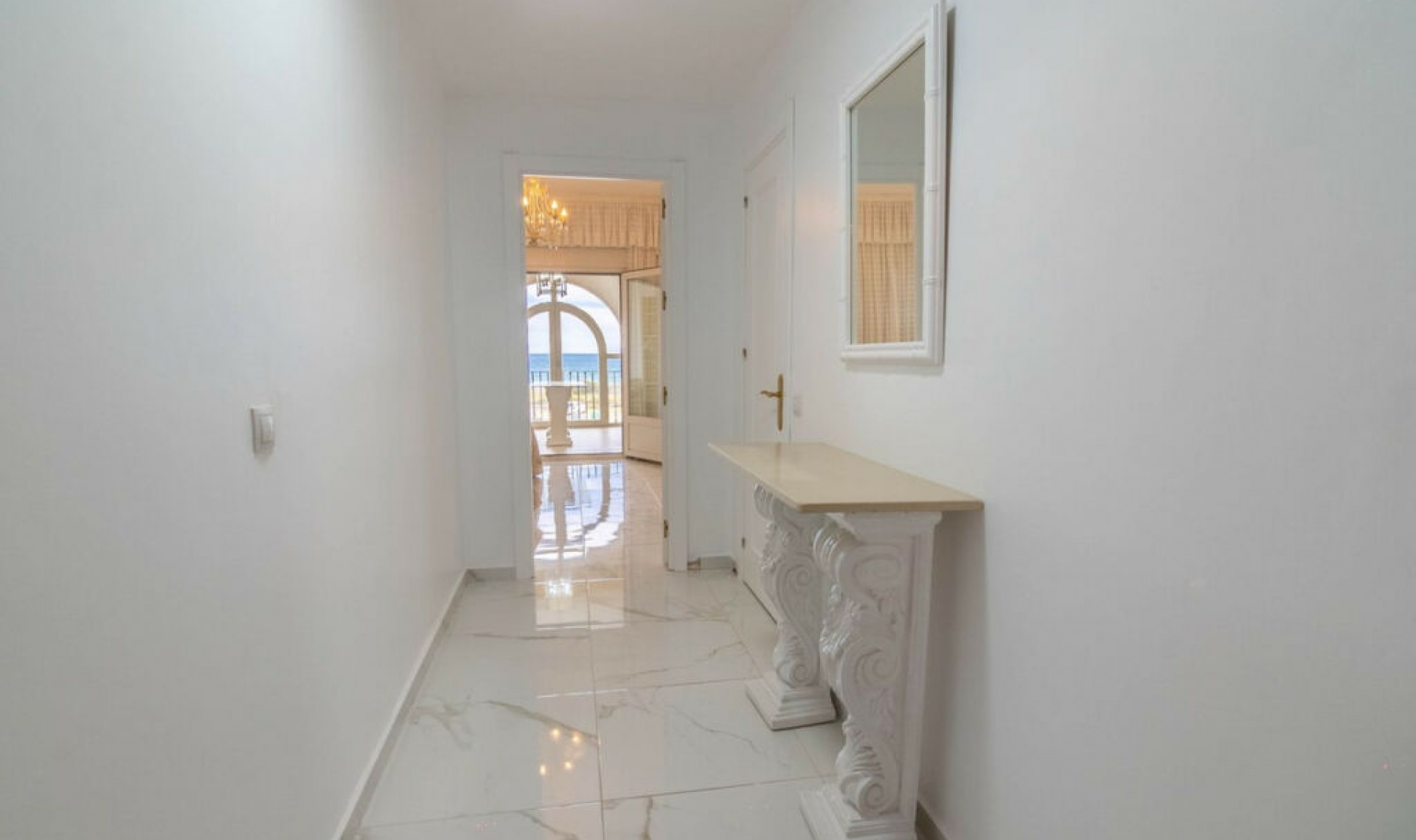 Resale - House -
Estepona