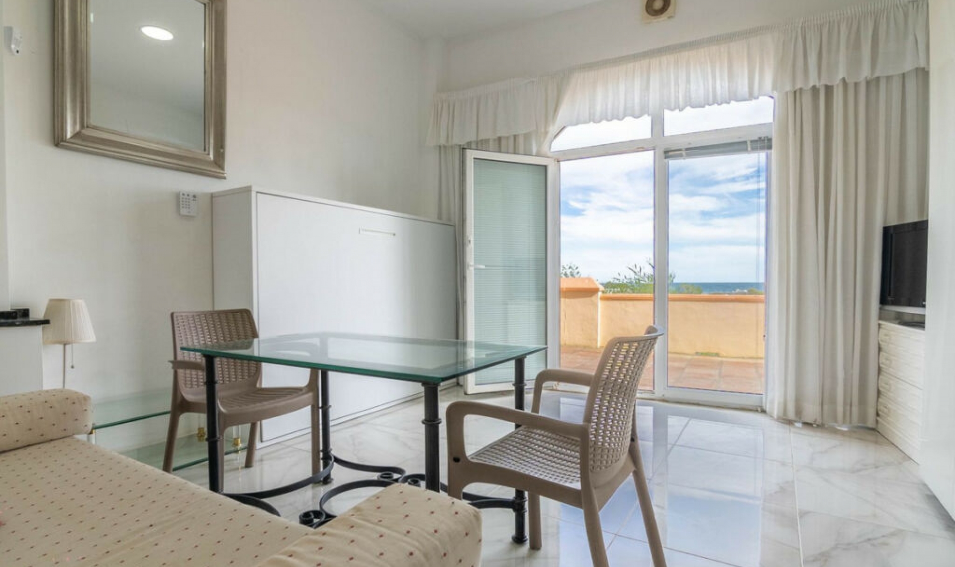 Resale - House -
Estepona