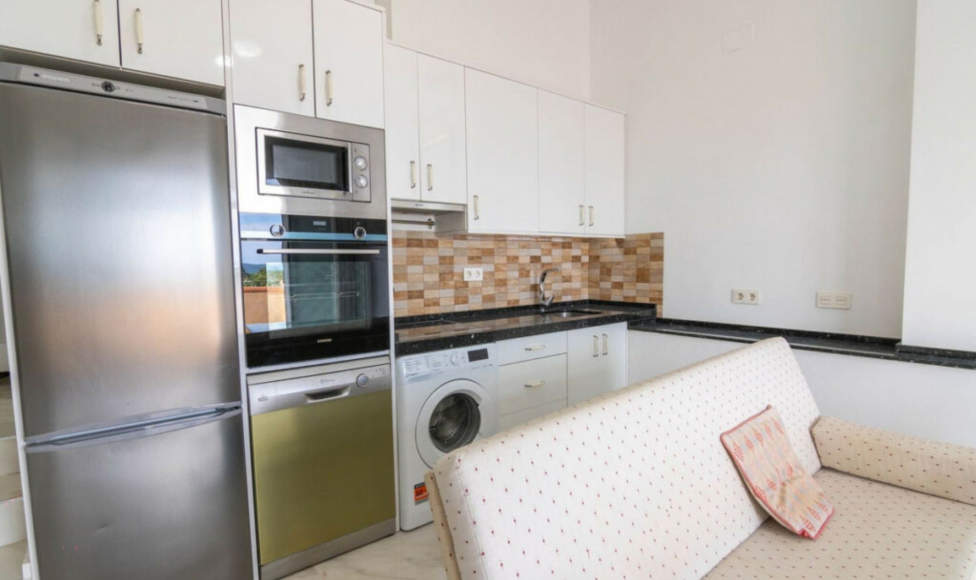 Resale - House -
Estepona