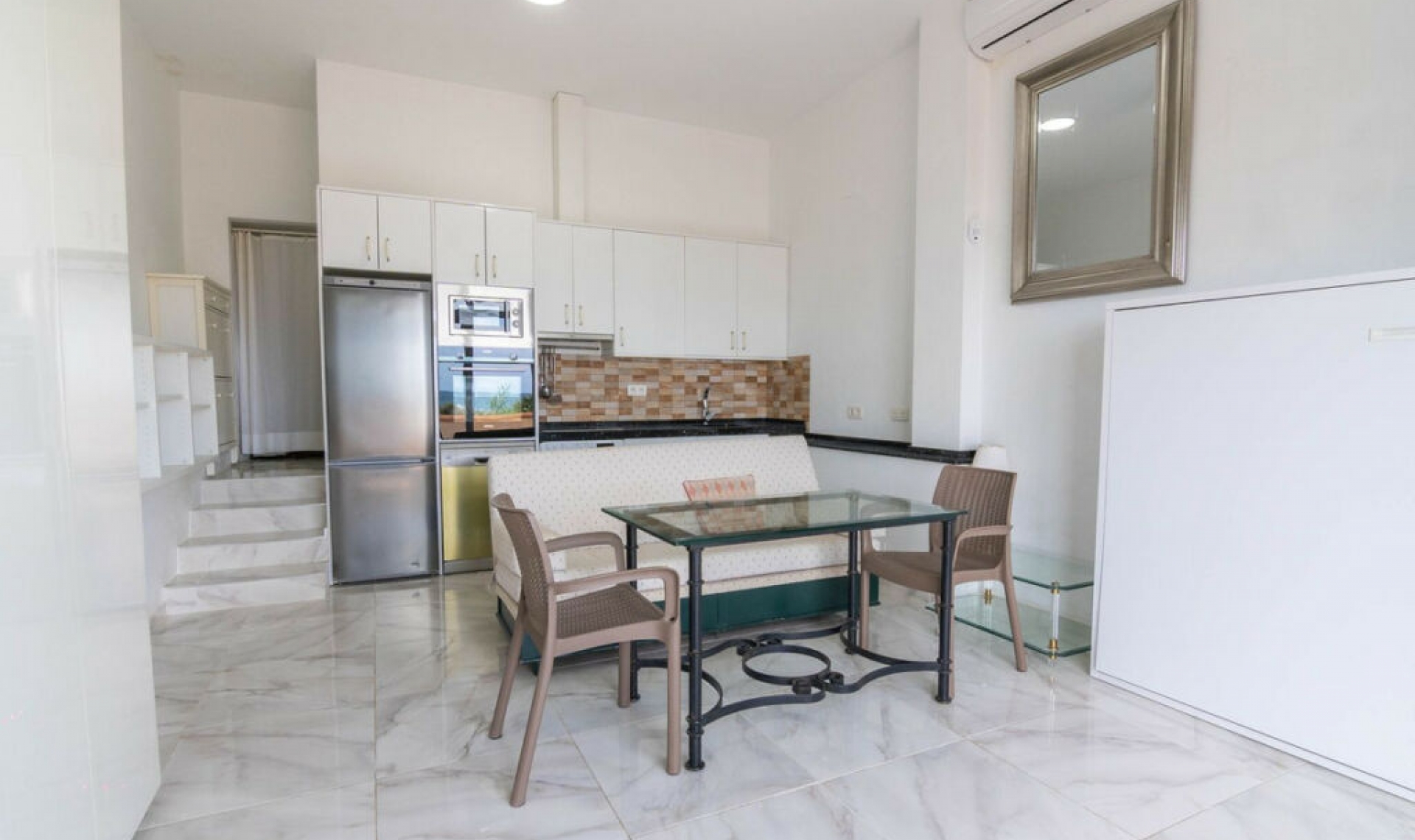 Resale - House -
Estepona