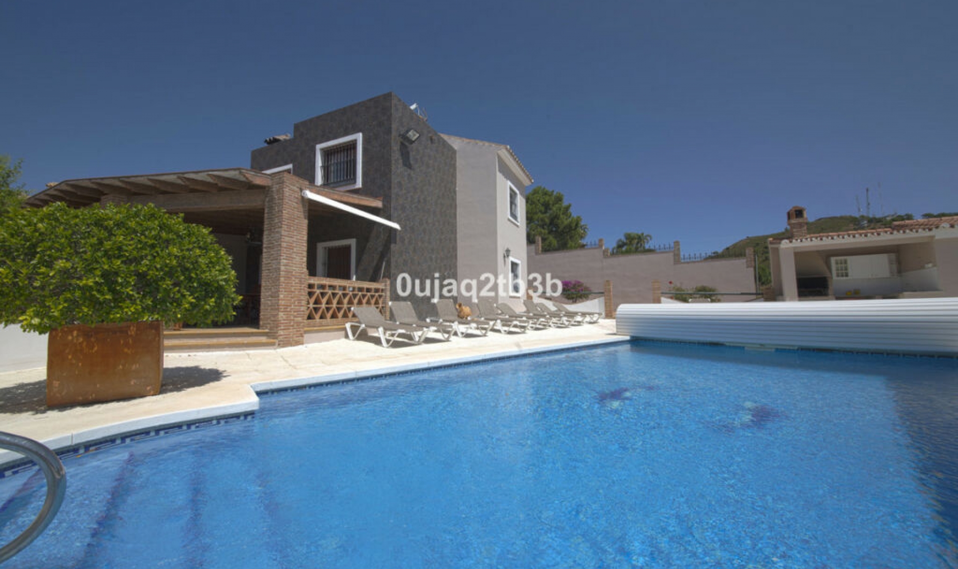 Resale - House -
Estepona