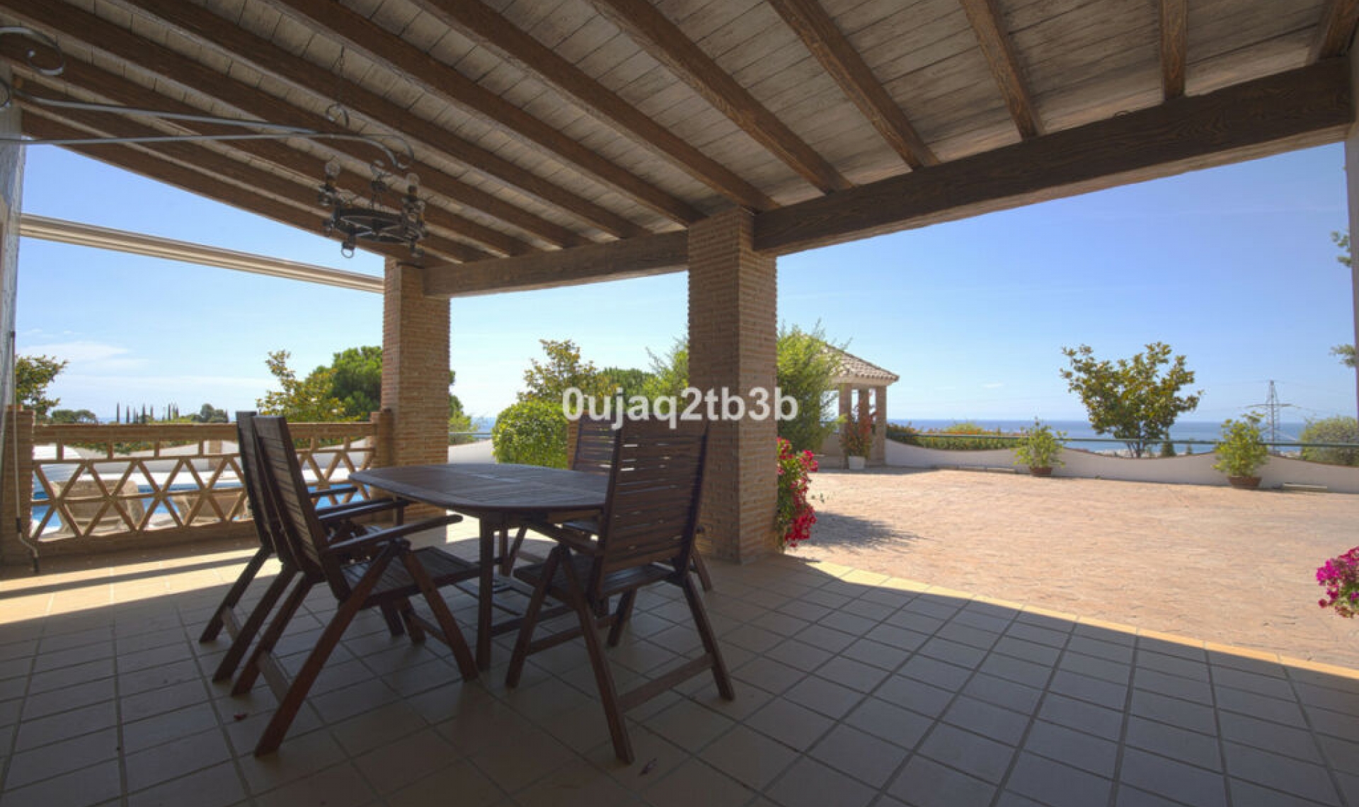 Resale - House -
Estepona