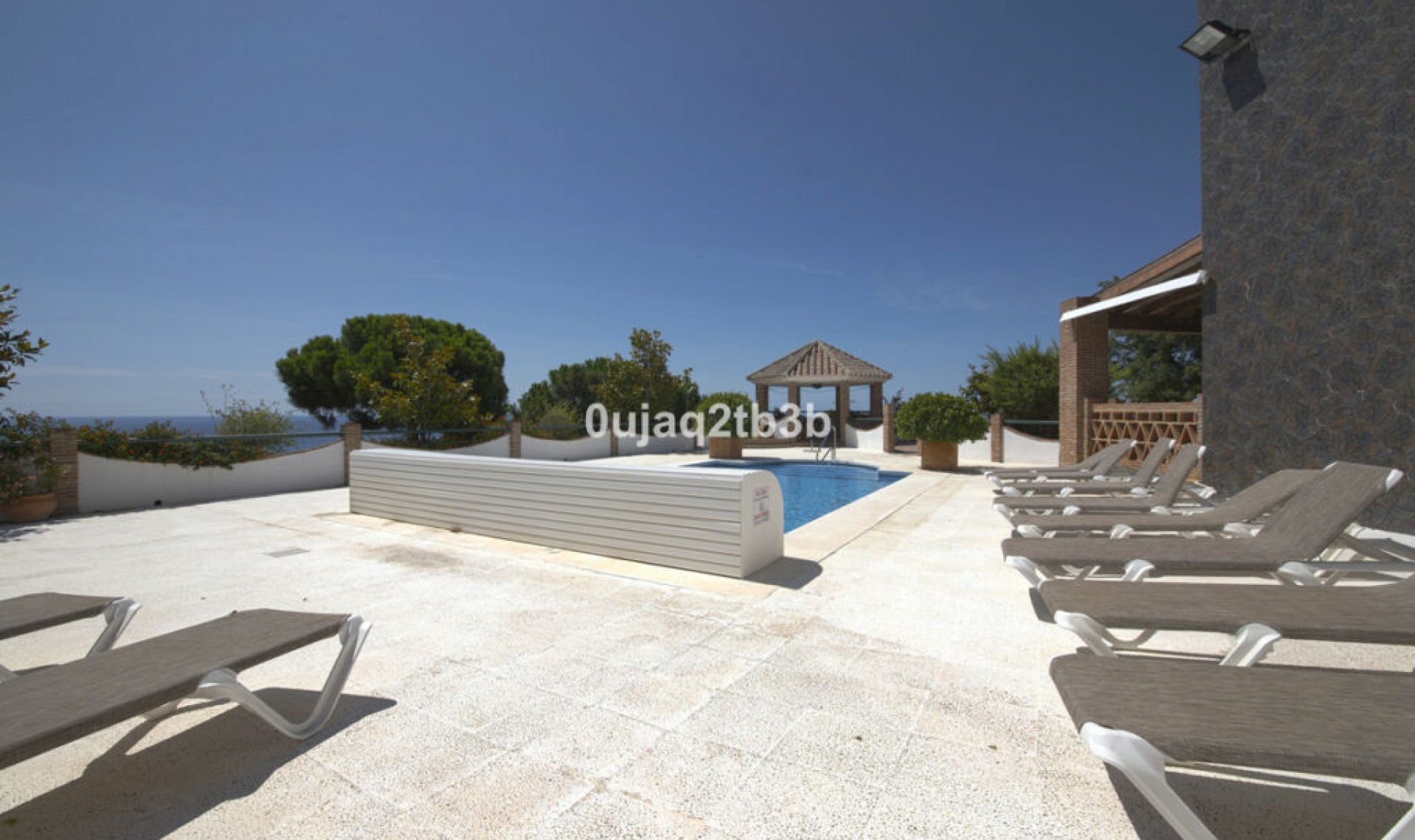 Resale - House -
Estepona