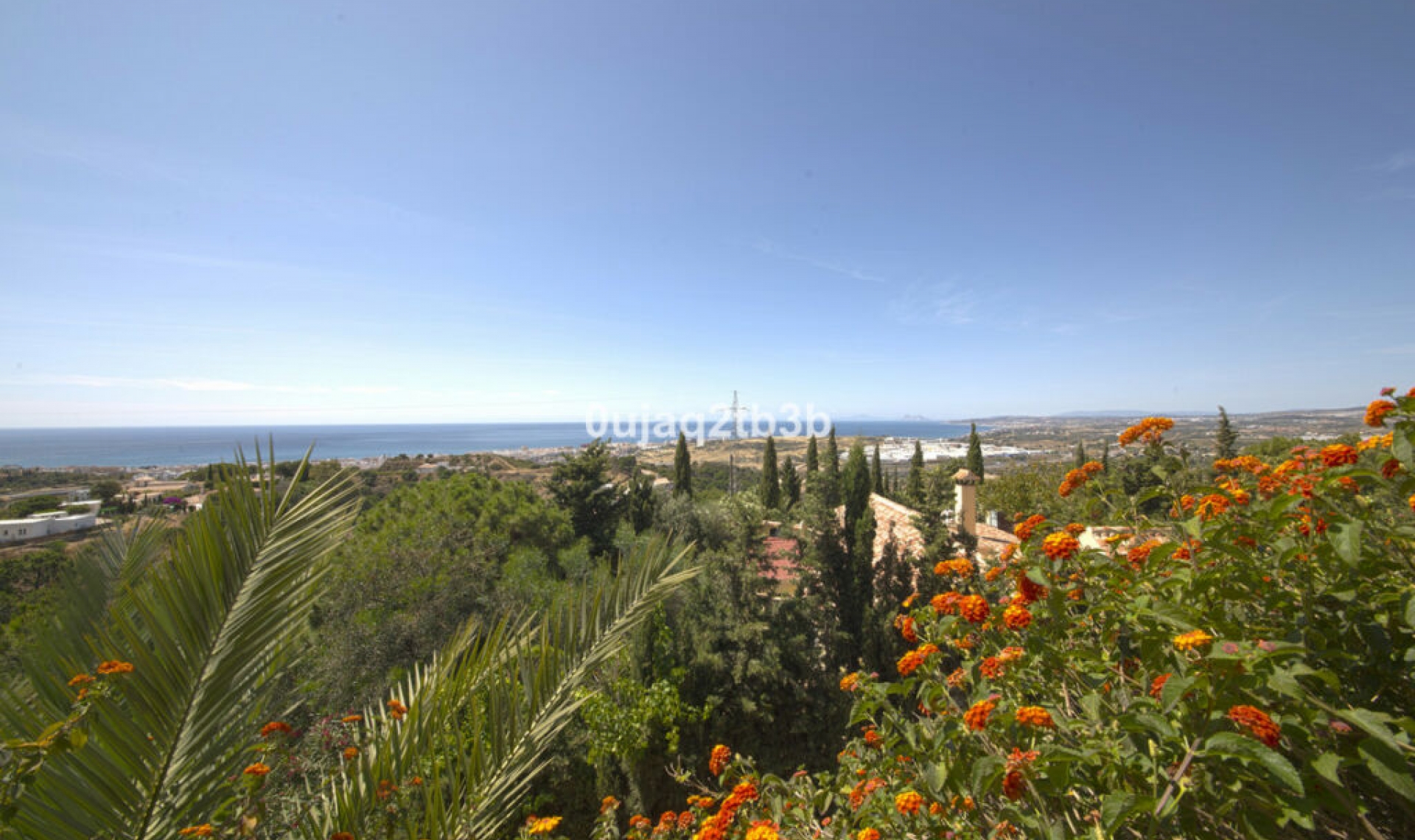 Resale - House -
Estepona