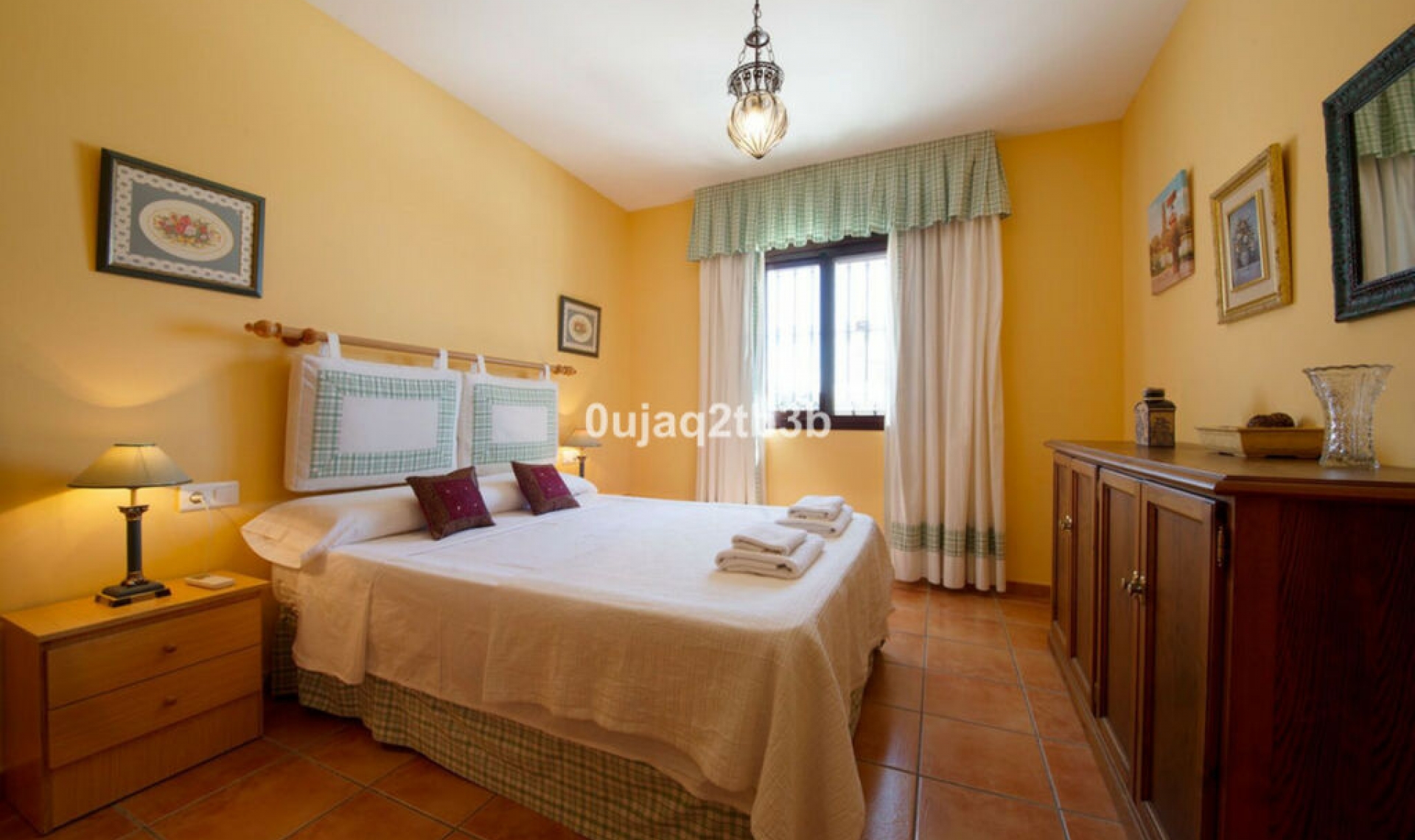 Resale - House -
Estepona