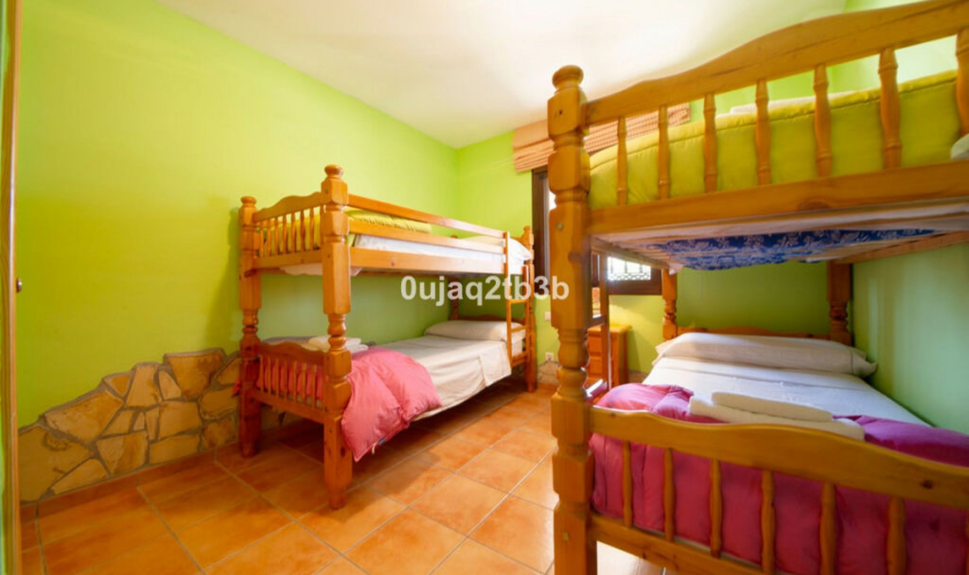 Resale - House -
Estepona