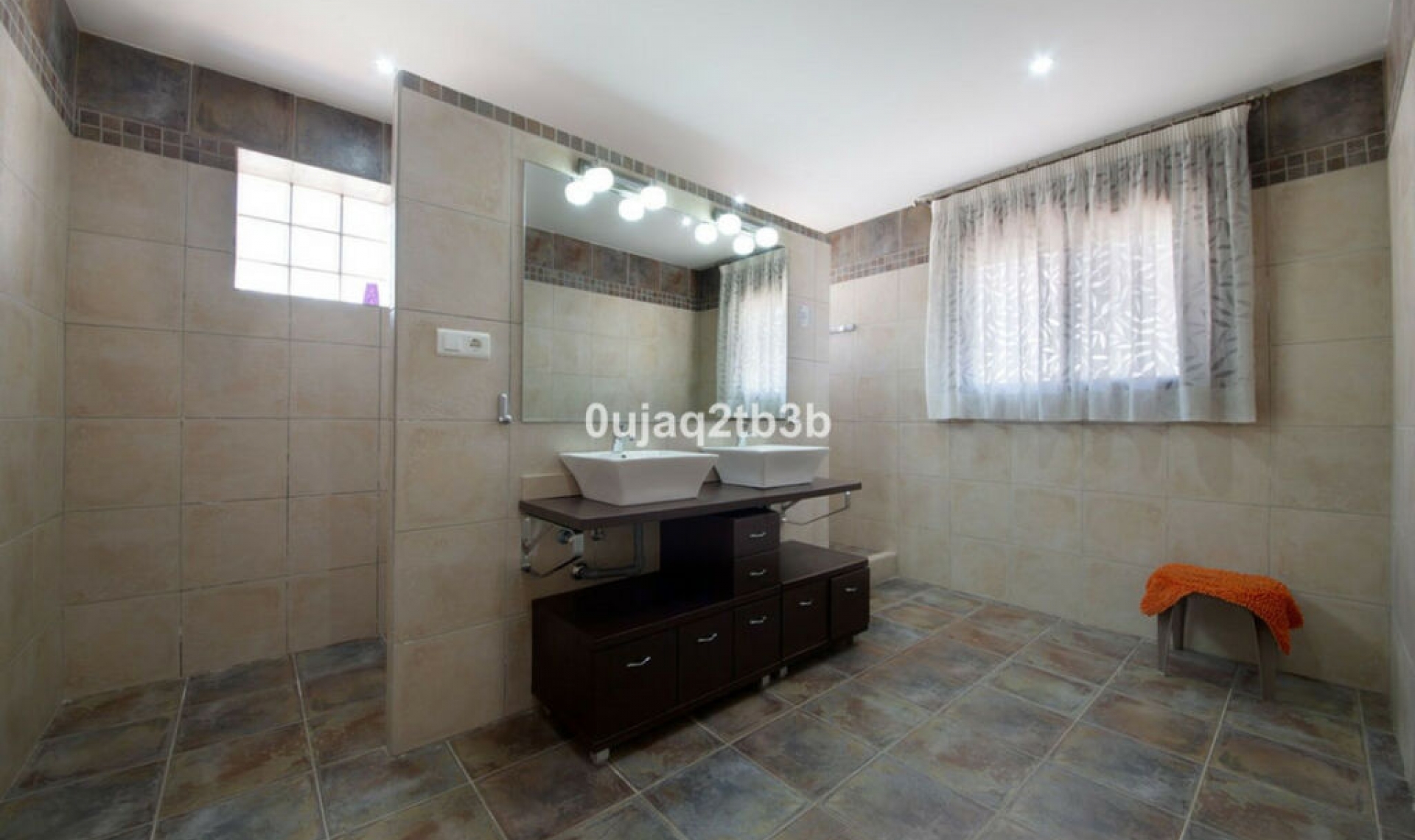 Resale - House -
Estepona