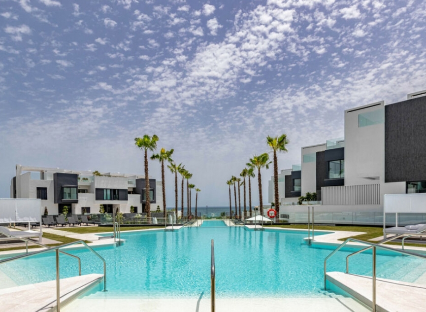 Resale - House -
Estepona