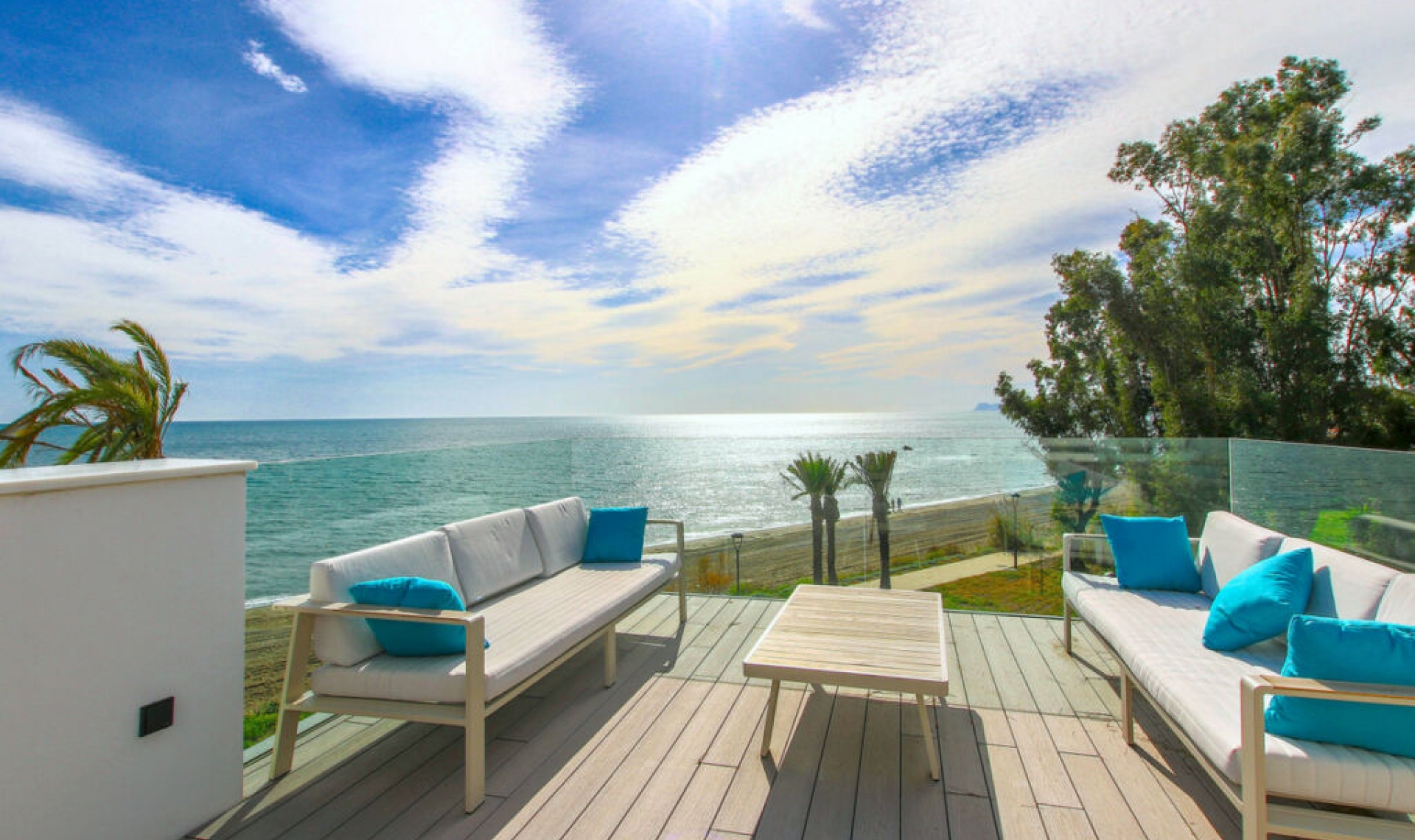 Resale - House -
Estepona
