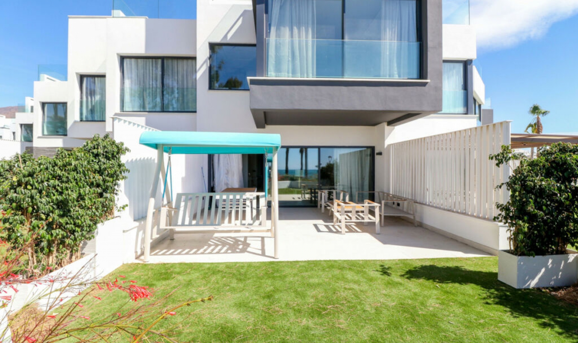 Resale - House -
Estepona