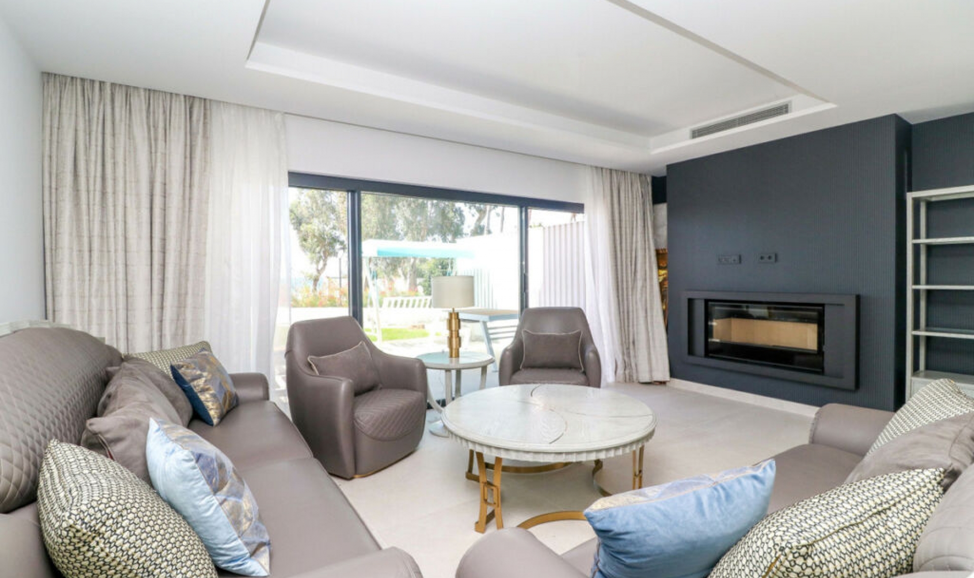 Resale - House -
Estepona