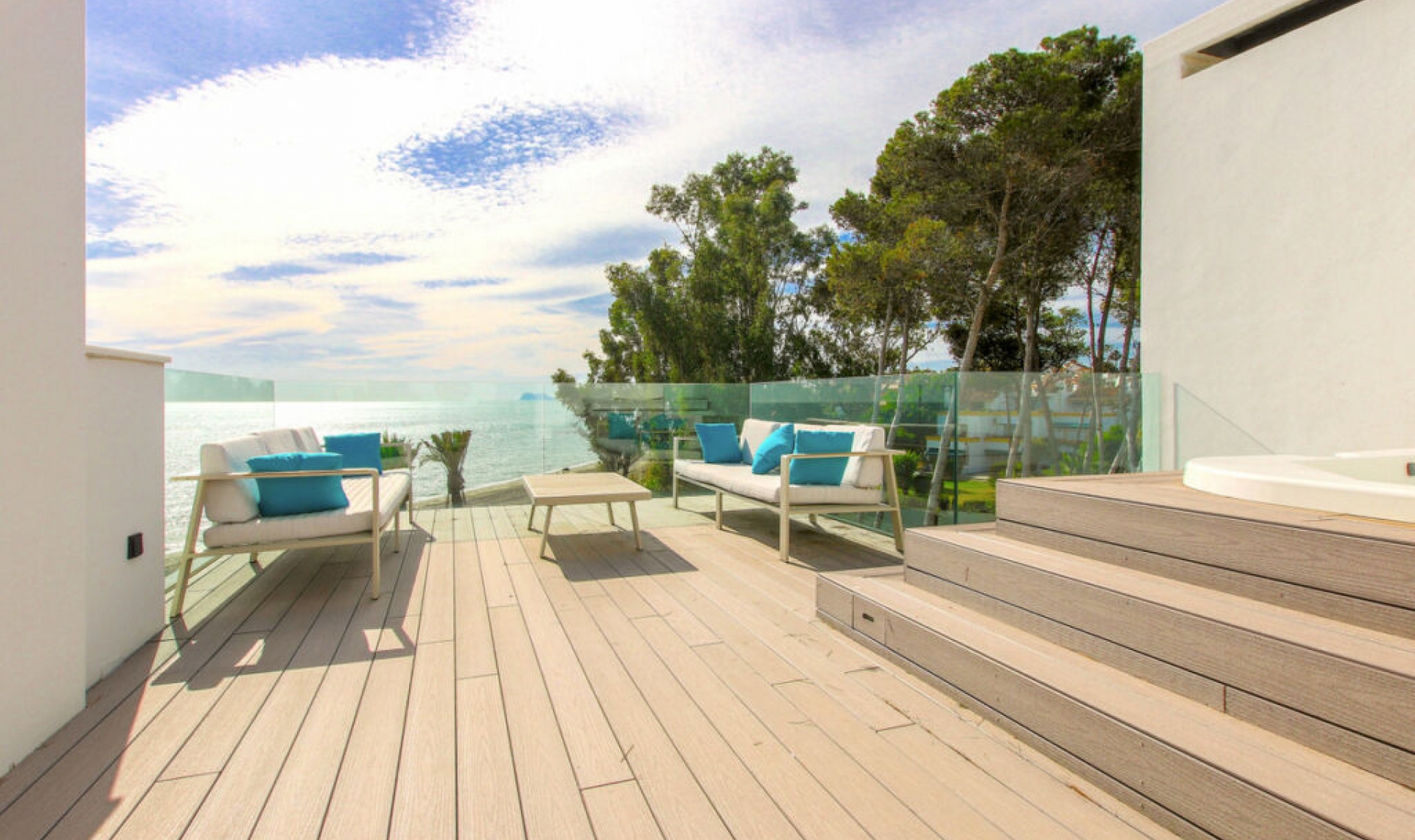 Resale - House -
Estepona