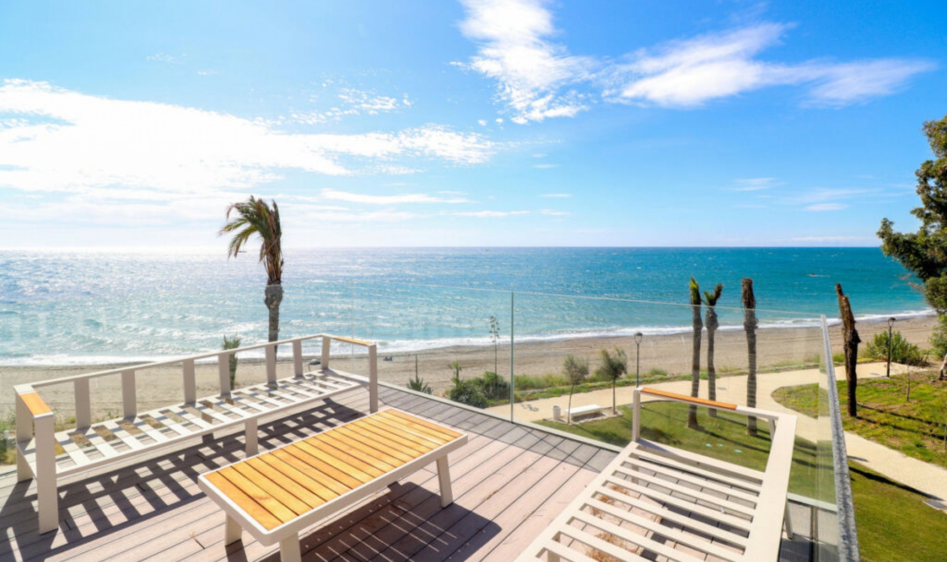 Resale - House -
Estepona