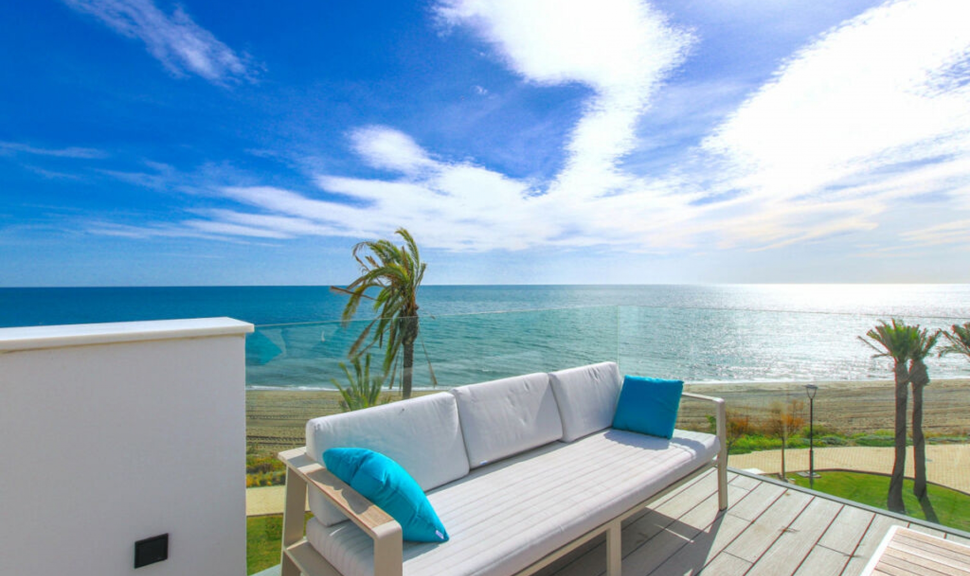 Resale - House -
Estepona