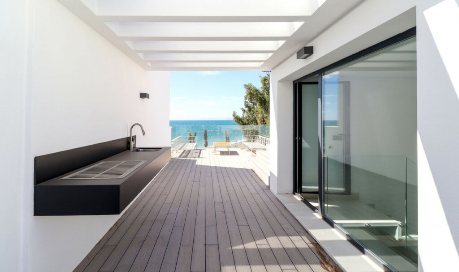 Resale - House -
Estepona
