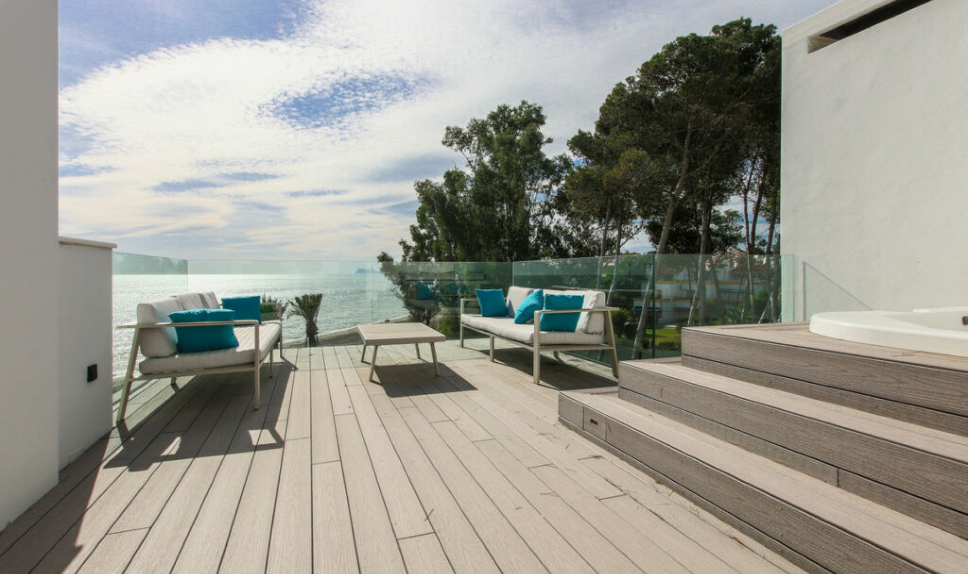Resale - House -
Estepona