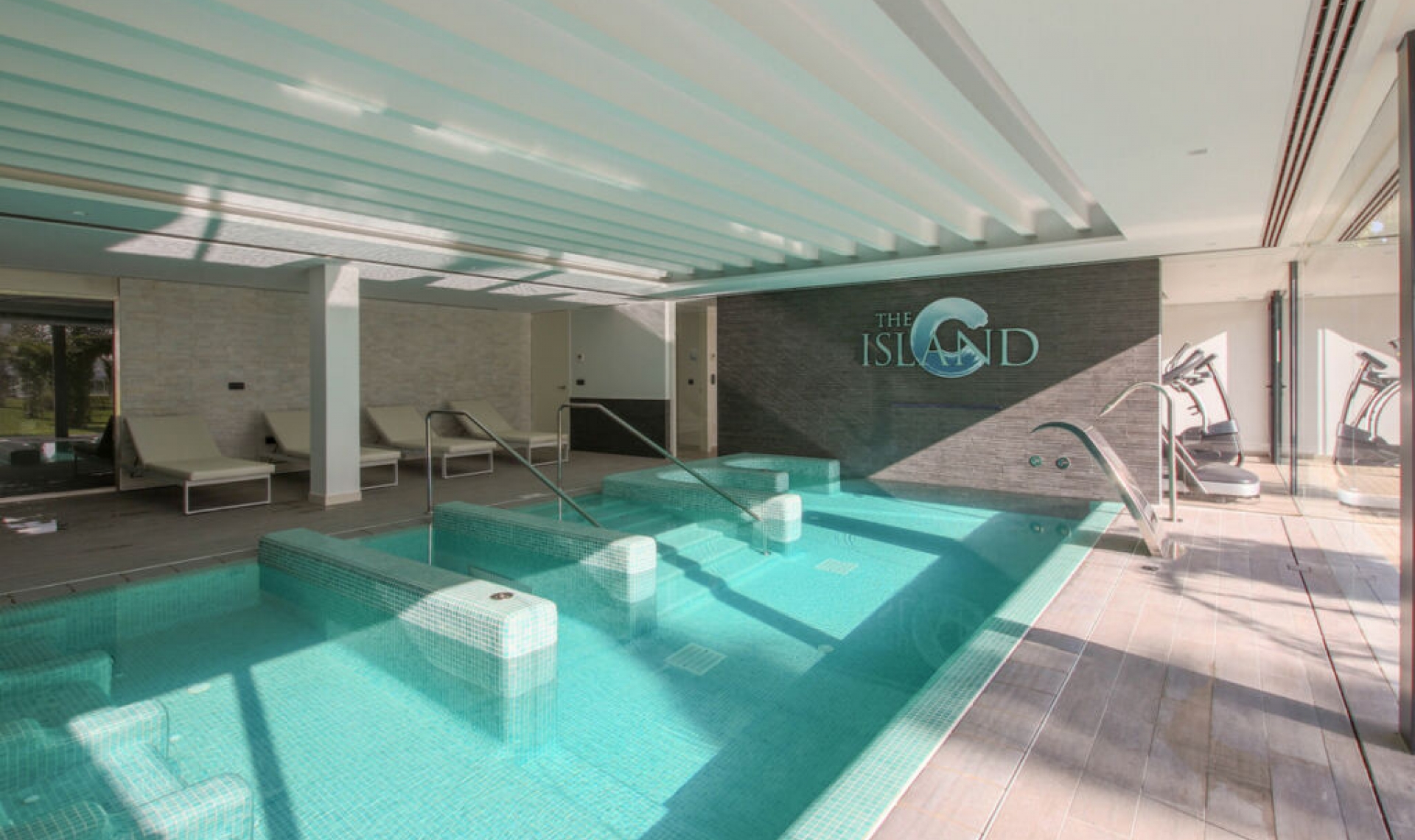 Resale - House -
Estepona