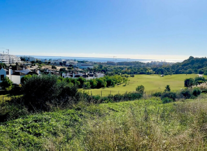 Resale - House -
Estepona