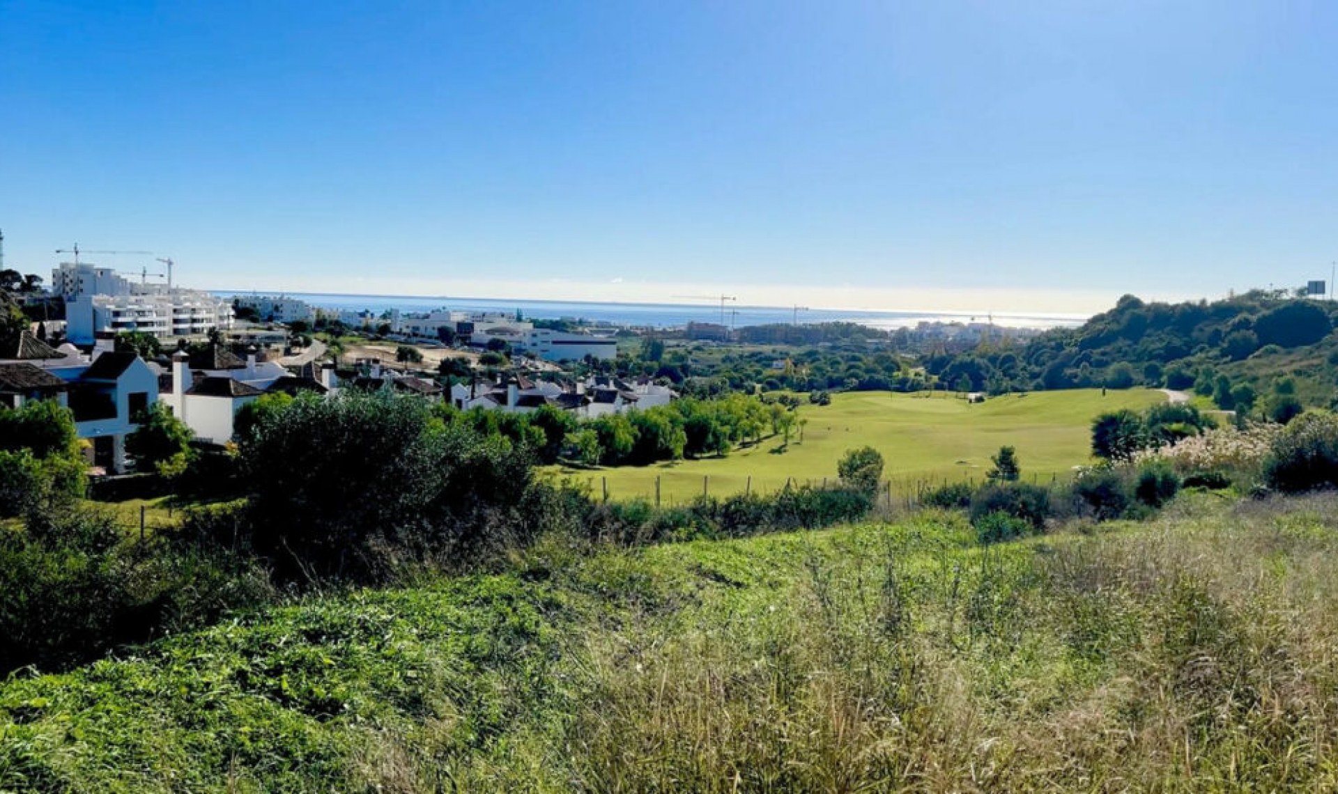 Resale - House -
Estepona