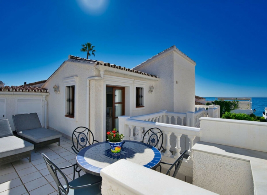 Resale - House -
Estepona