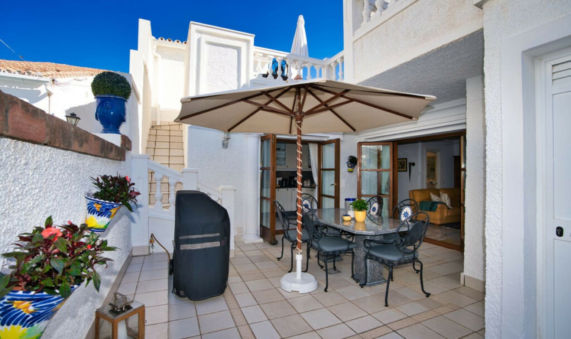 Resale - House -
Estepona