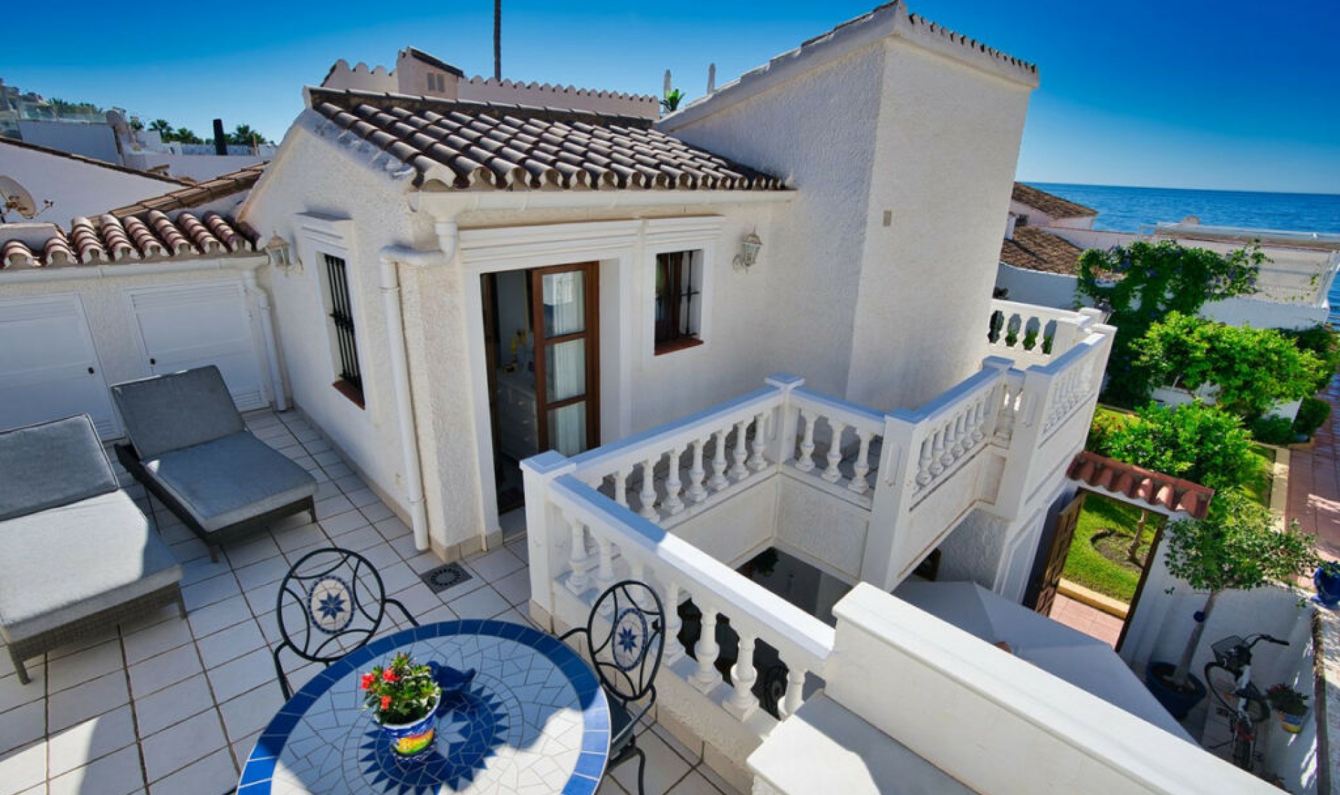 Resale - House -
Estepona