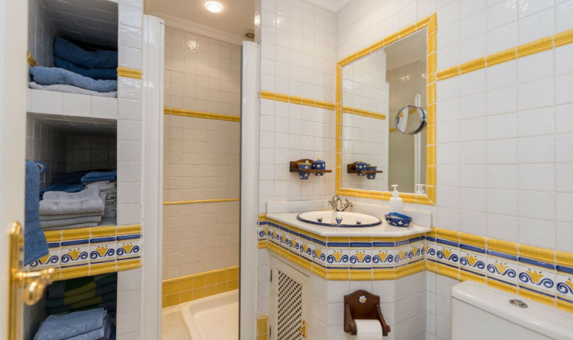 Resale - House -
Estepona