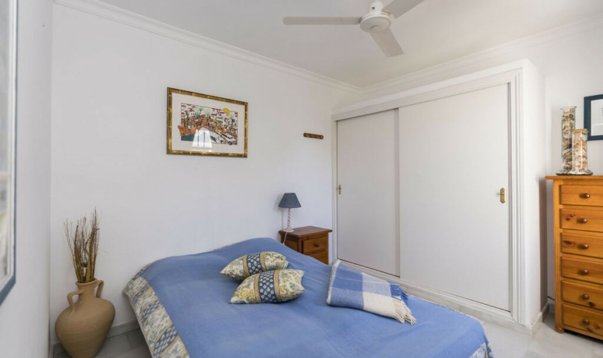 Resale - House -
Estepona