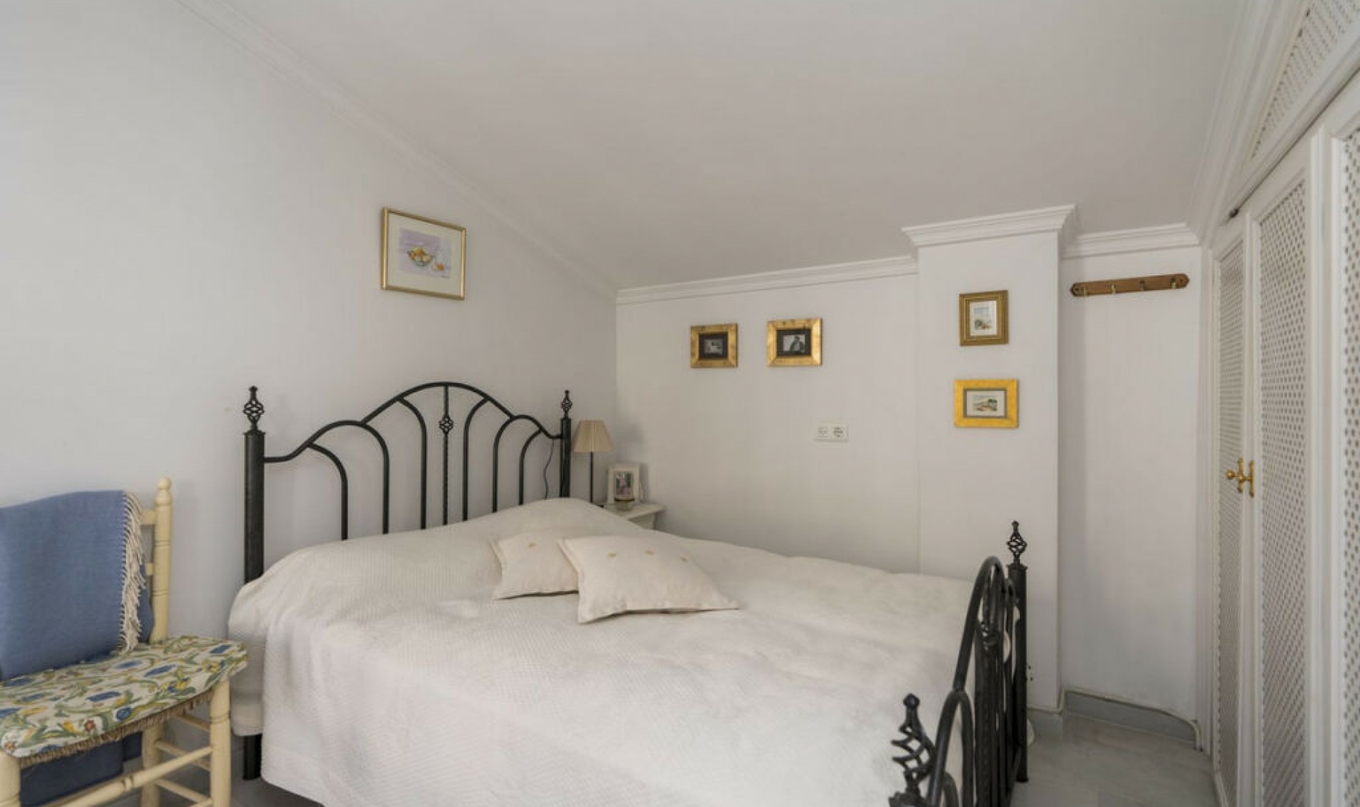 Resale - House -
Estepona