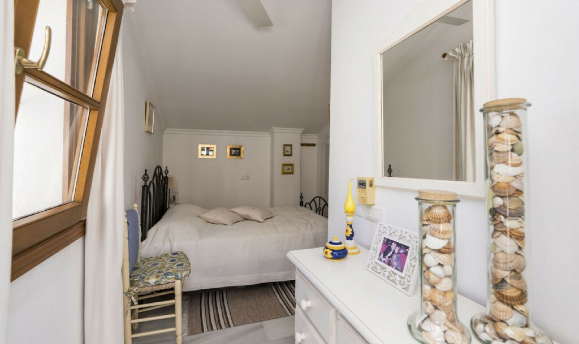 Resale - House -
Estepona